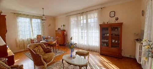 Maison spacieuse à vendre dans un quartier résidentiel de Gramat avec grand terrain de 1261 m² 