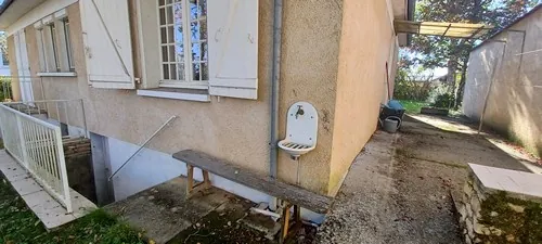 Maison spacieuse à vendre dans un quartier résidentiel de Gramat avec grand terrain de 1261 m² 