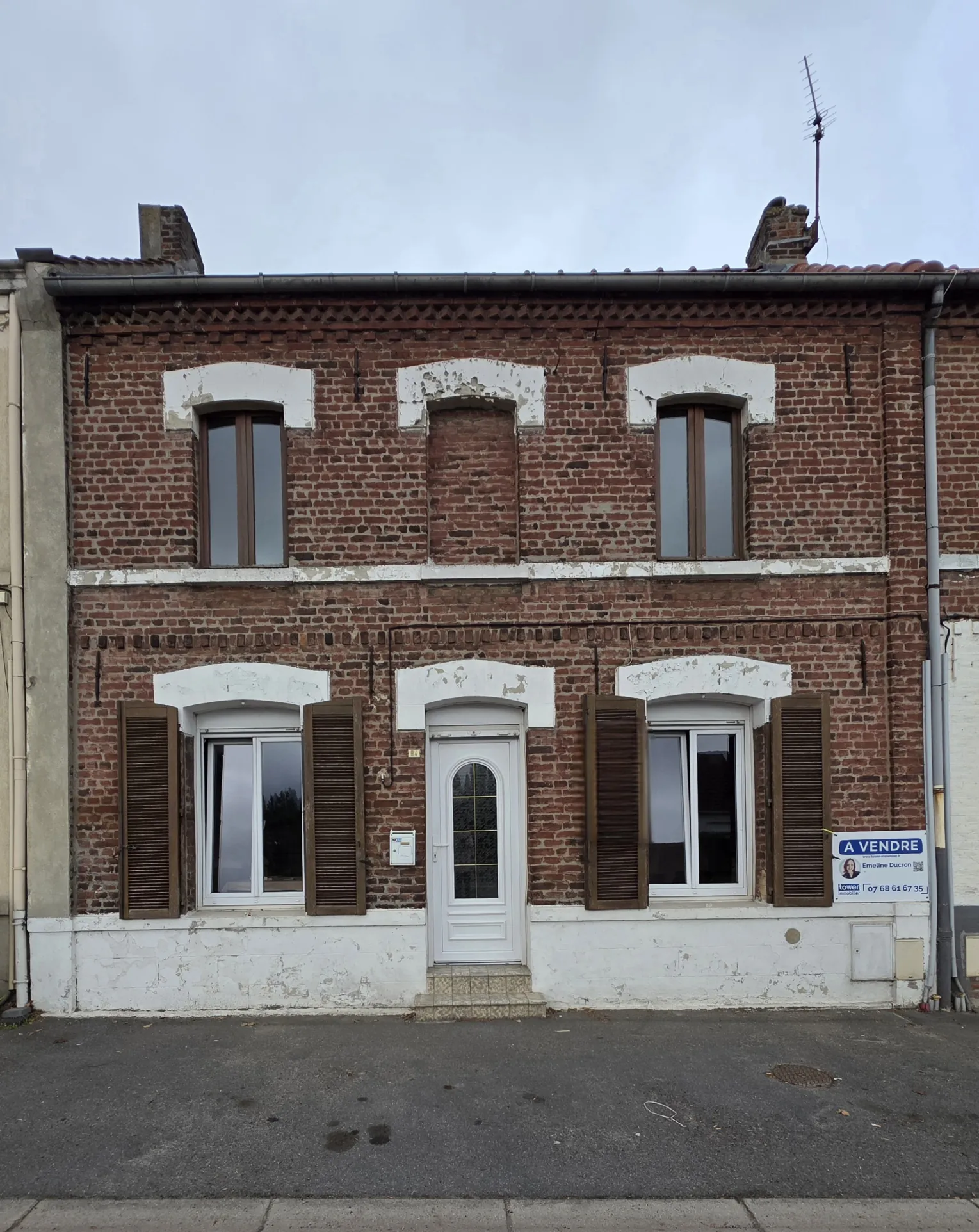 Maison mitoyenne de 96m² à Burbure avec jardin et potentiel d'agrandissement 