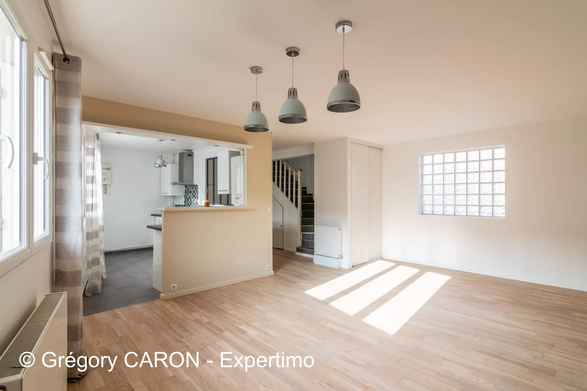 Duplex rénové de 97 m² à Pierrelaye avec 2 chambres et grande cuisine