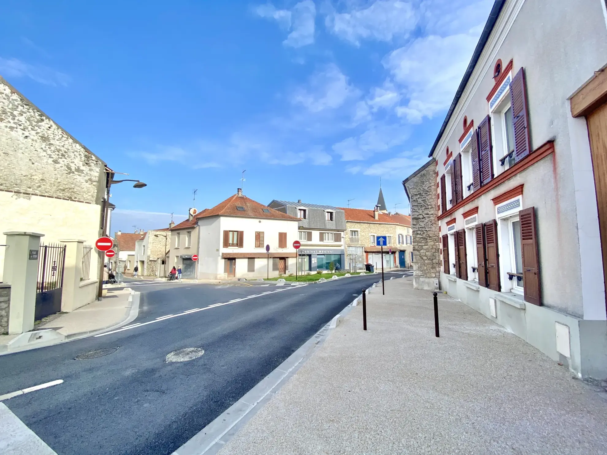 Duplex rénové de 97 m² à Pierrelaye avec 2 chambres et grande cuisine 