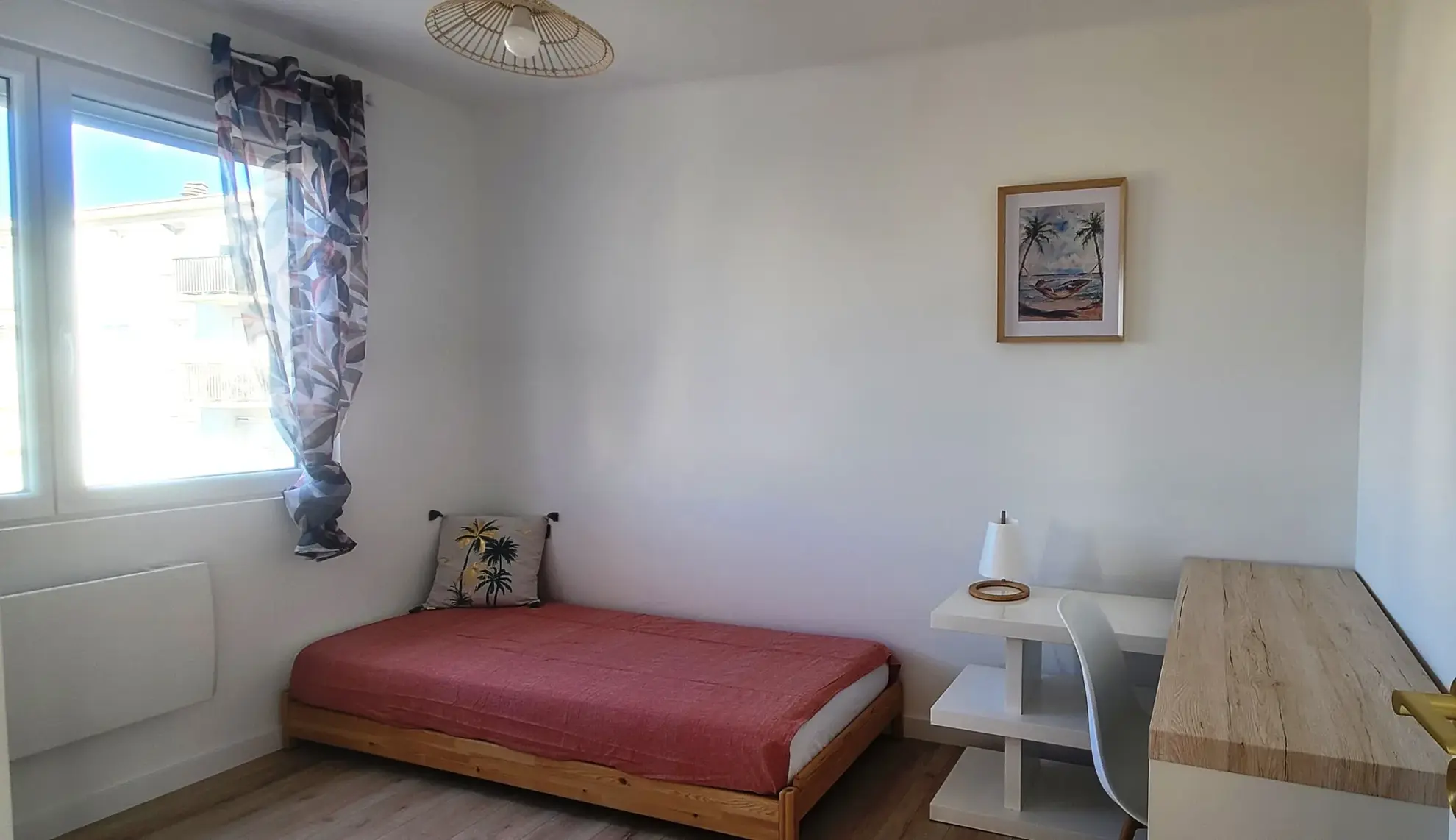 Appartement T4 entièrement rénové avec balcon, parking et cave à Nîmes 