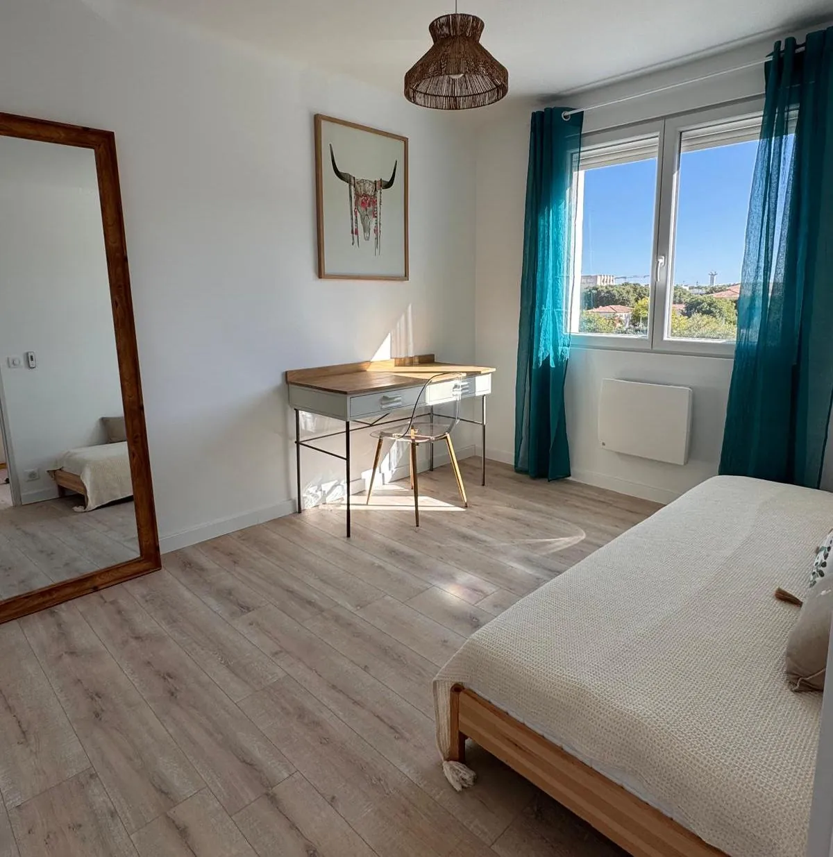 Appartement T4 entièrement rénové avec balcon, parking et cave à Nîmes 