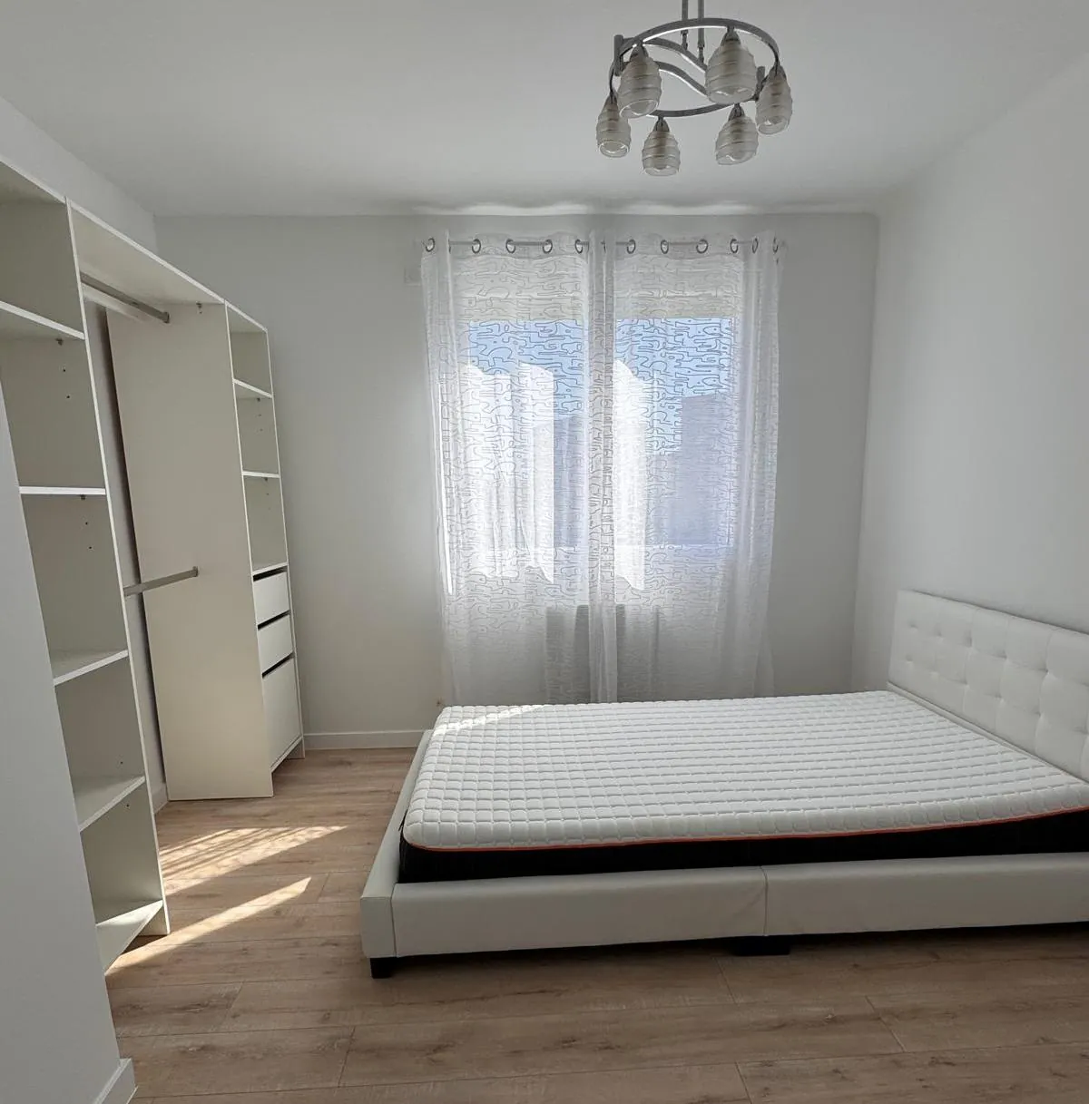 Appartement T4 entièrement rénové avec balcon, parking et cave à Nîmes 