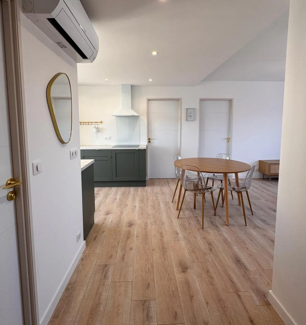Appartement T4 entièrement rénové avec balcon, parking et cave à Nîmes 