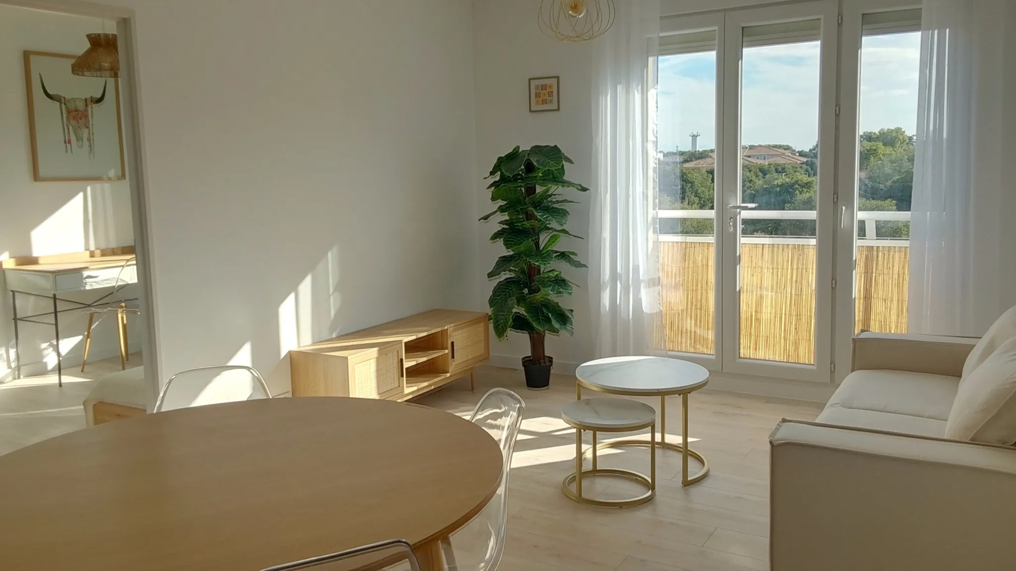 Appartement T4 entièrement rénové avec balcon, parking et cave à Nîmes