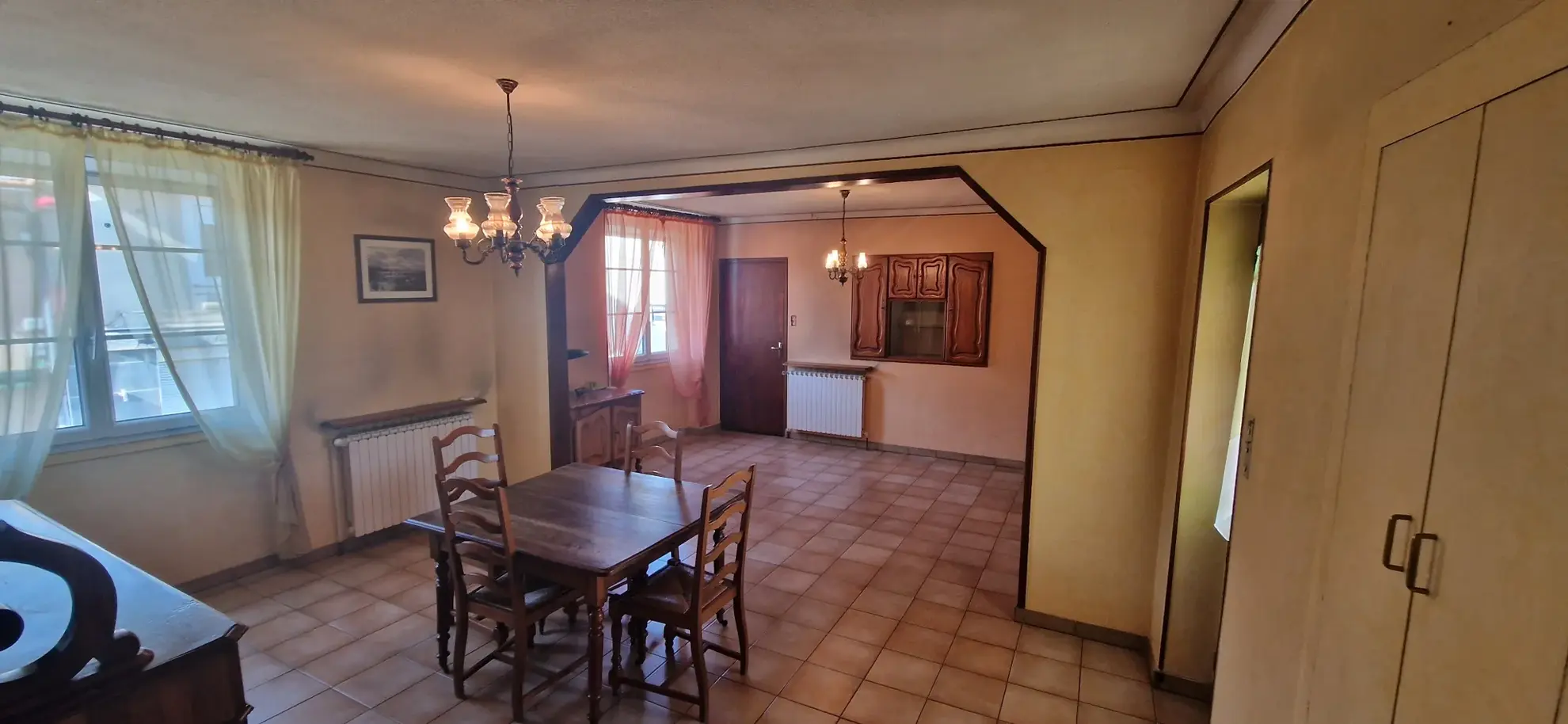Ensemble immobilier à rénover avec terrains et ateliers à Saint Christol les Alès 