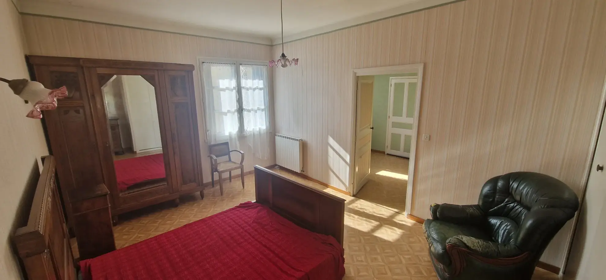 Ensemble immobilier à rénover avec terrains et ateliers à Saint Christol les Alès 