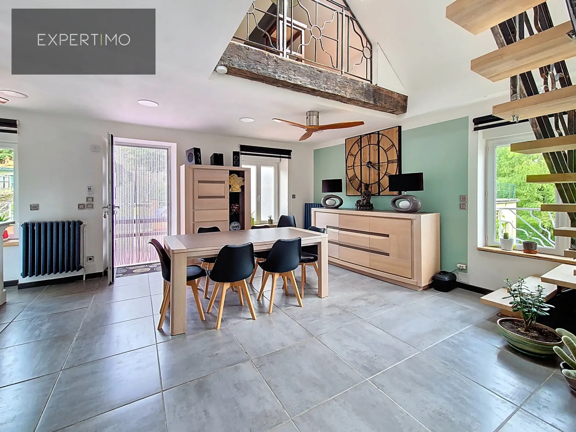 Maison 7 pièces avec garage spacieux à Villefranche-de-Panat près du lac