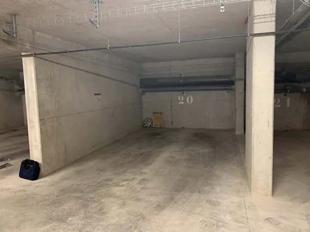 Garage sécurisé avec cave et parking à Le Mans, proche Californie 