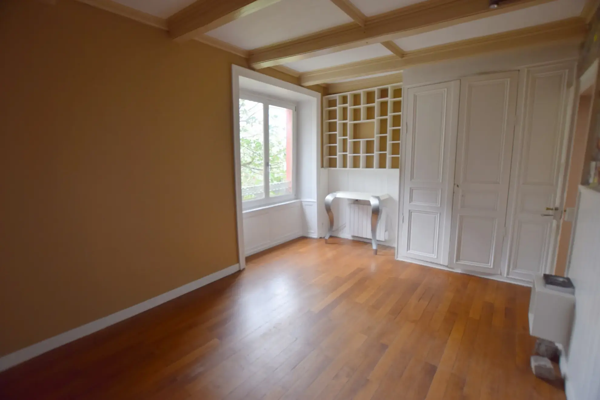 Appartement de charme avec terrasse et garage au centre de Montbéliard 
