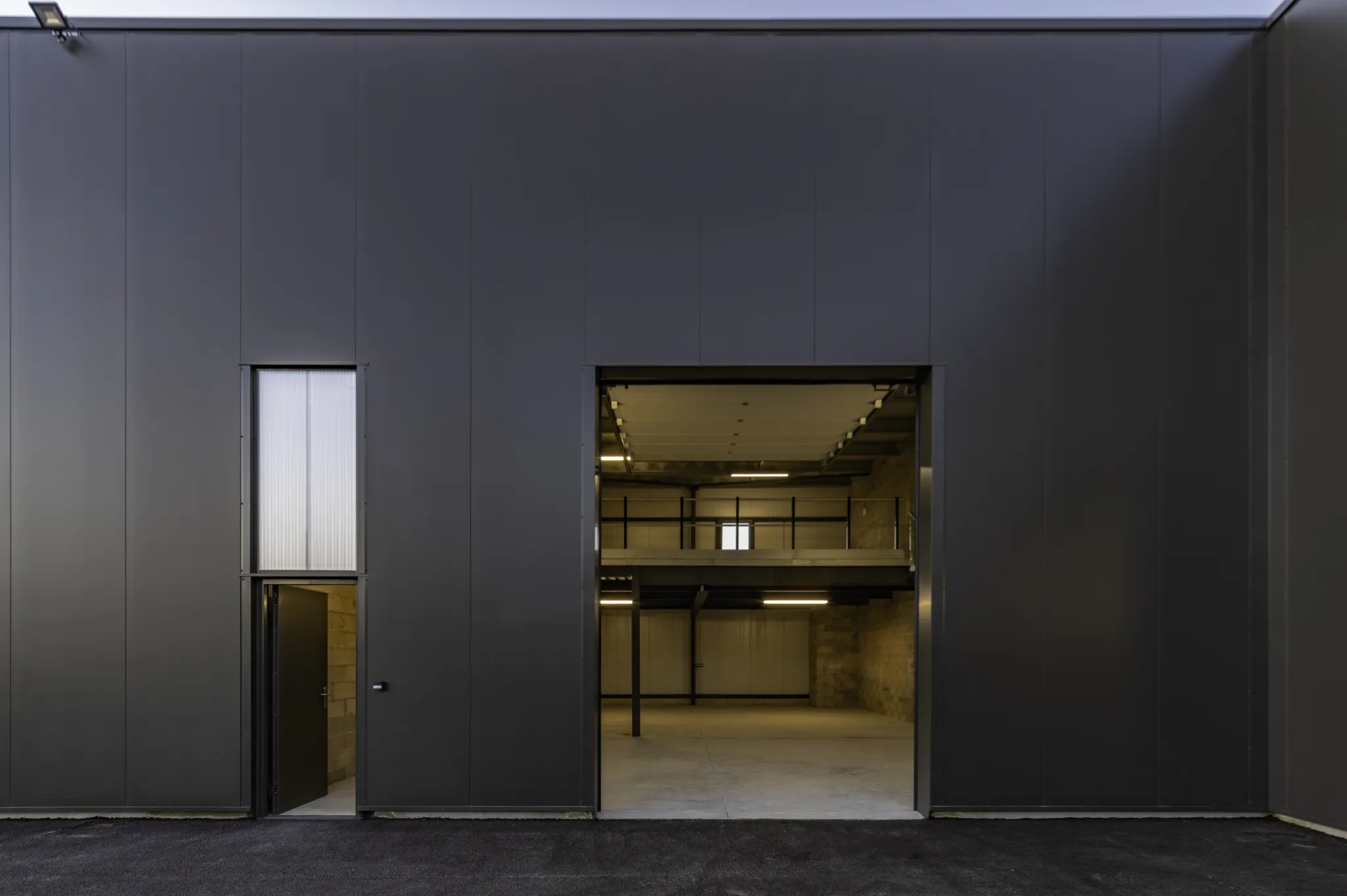 Locaux industriels à vendre à Deyme proche Toulouse - Entrepos et ateliers 