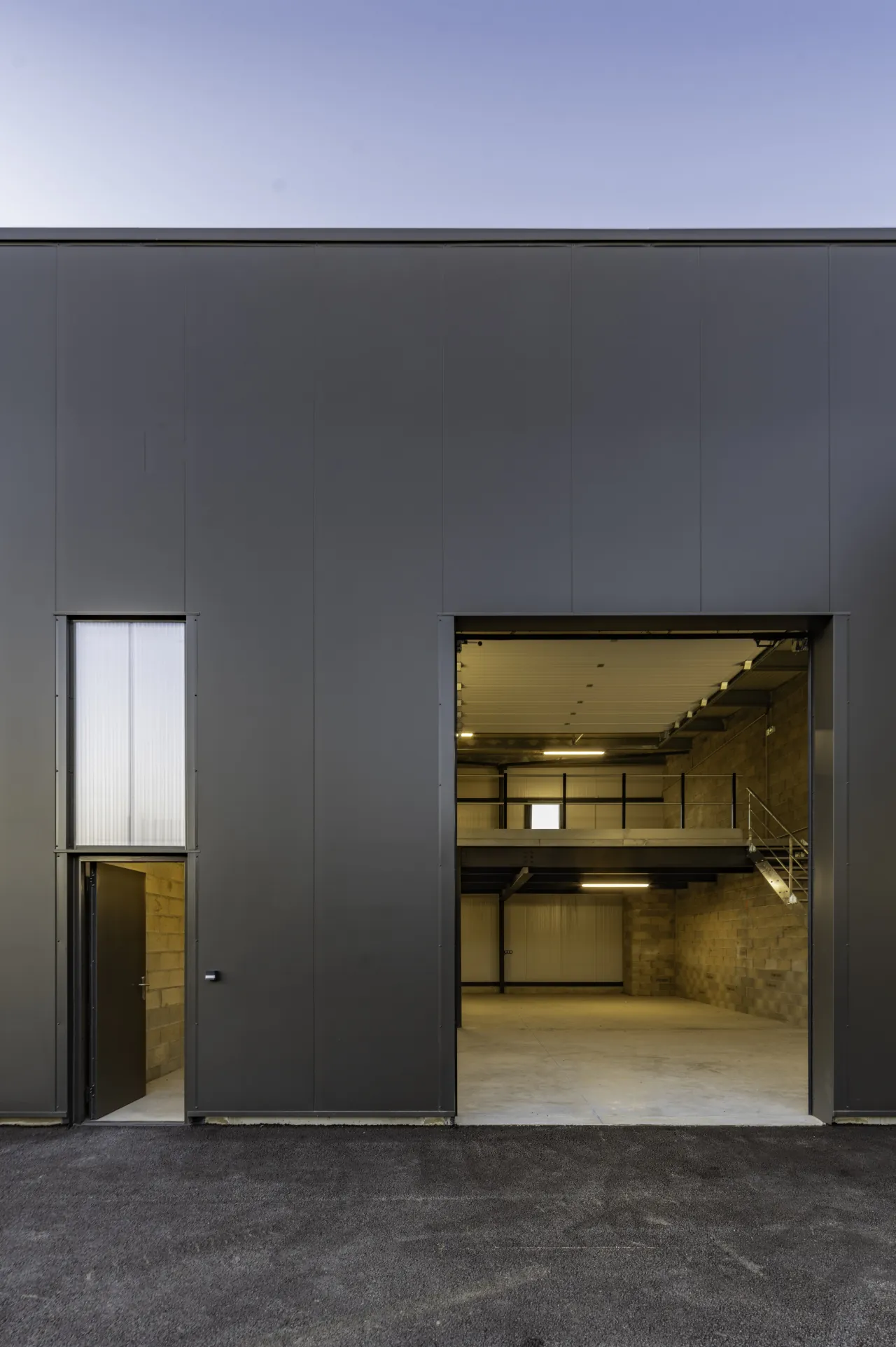 Locaux industriels à vendre à Deyme proche Toulouse - Entrepos et ateliers 