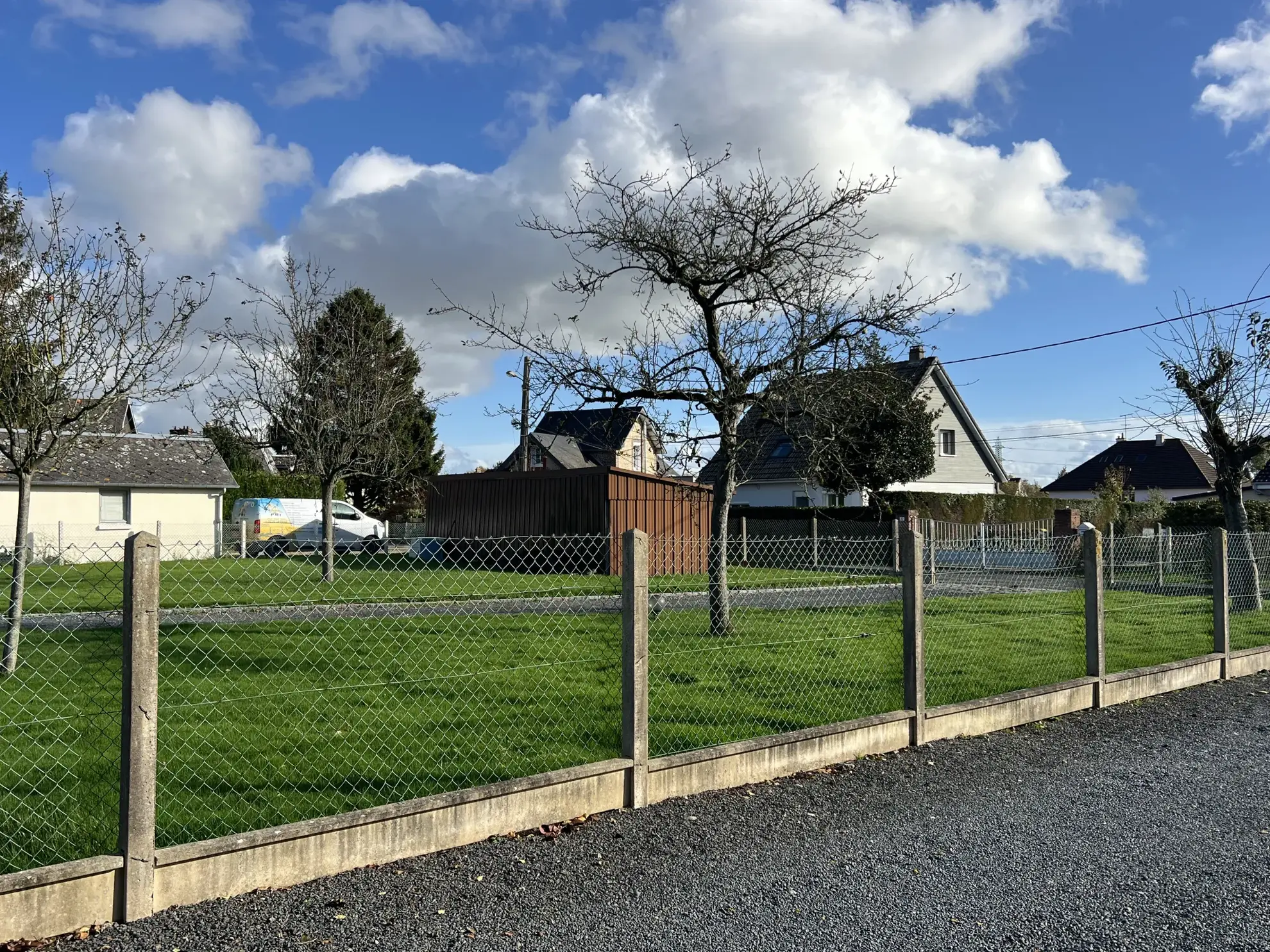 Terrain constructible à La Cerlangue de 630 m² – Emplacement calme