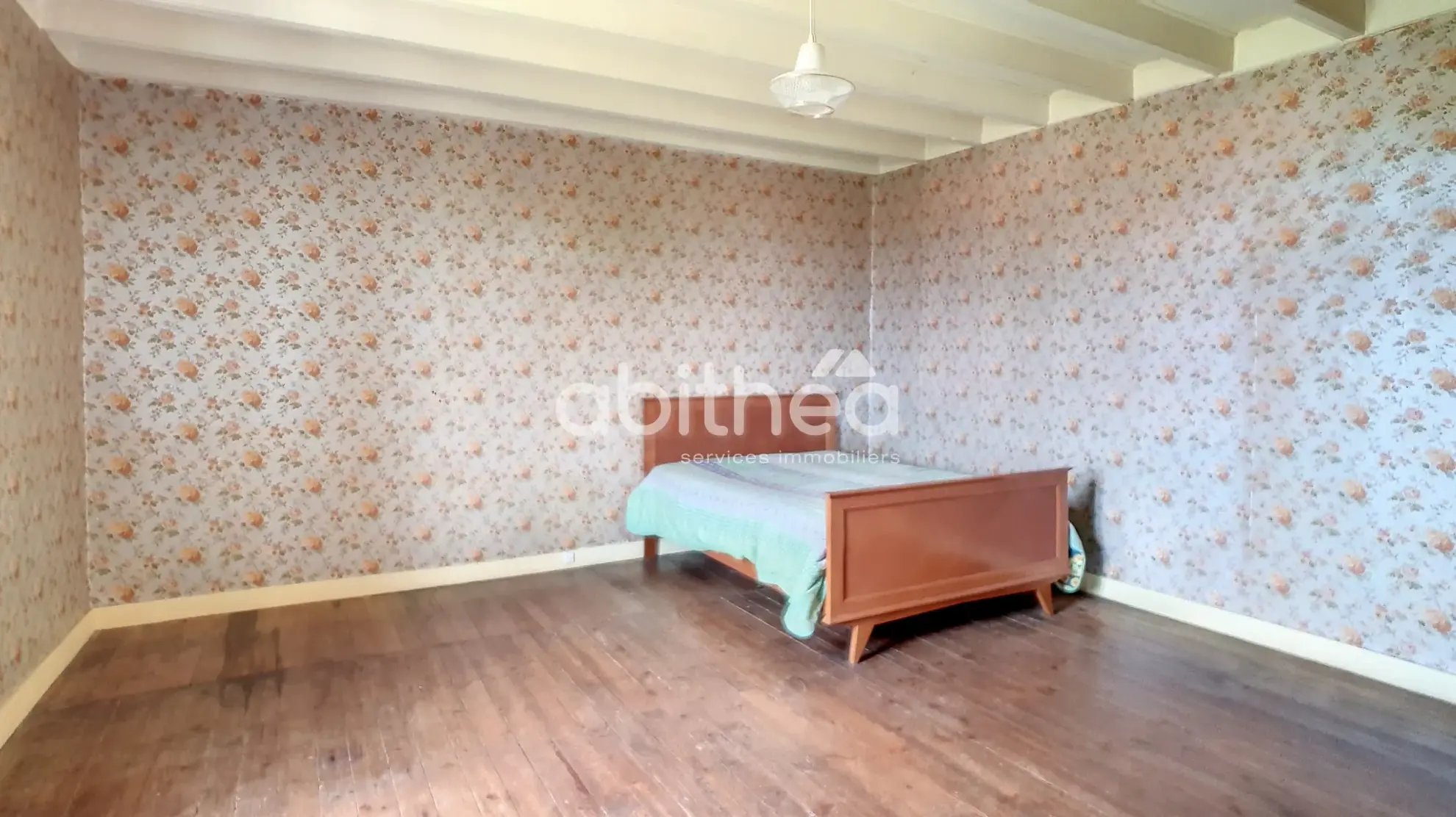 Maison individuelle de 120m² à Roumazières avec jardin et dépendances 