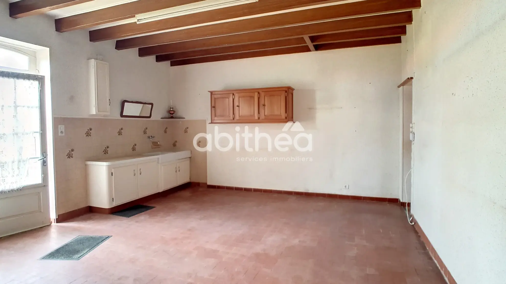 Maison individuelle de 120m² à Roumazières avec jardin et dépendances 