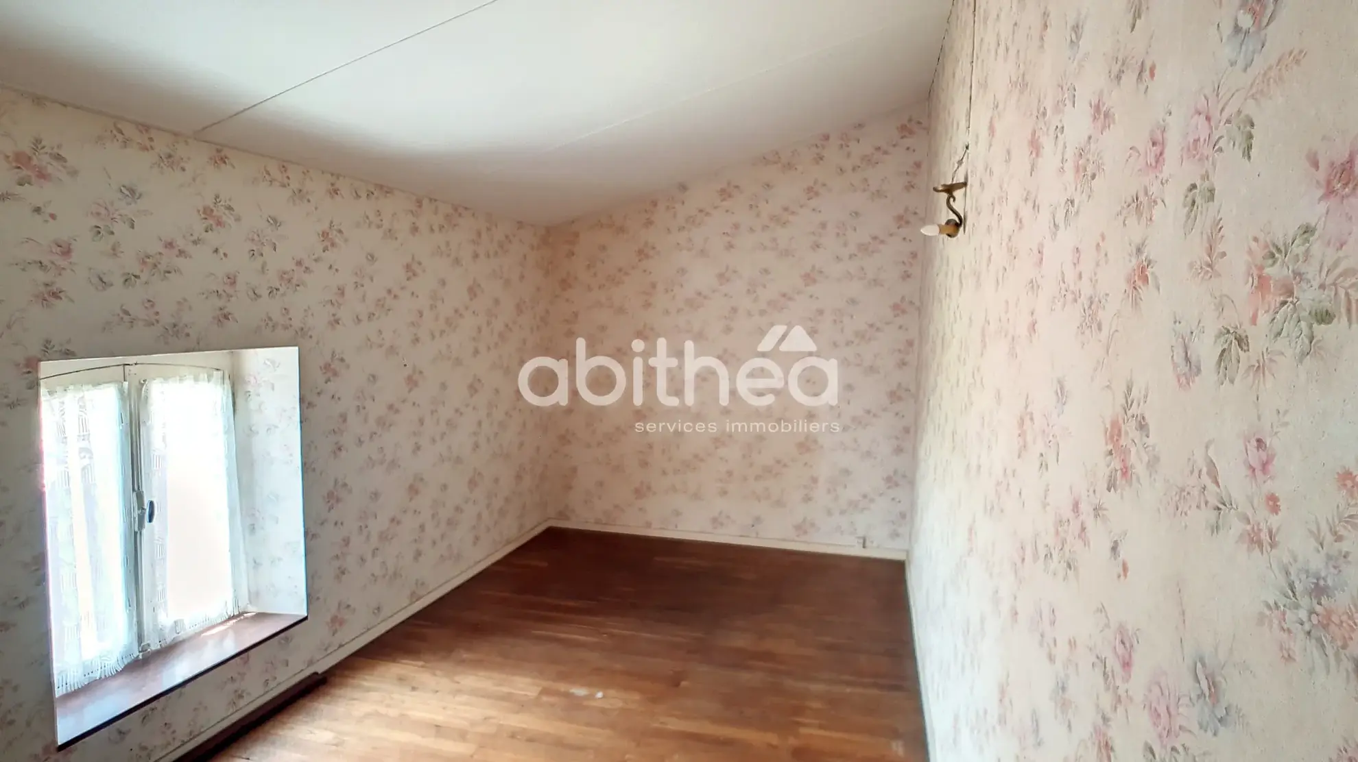 Maison individuelle de 120m² à Roumazières avec jardin et dépendances 