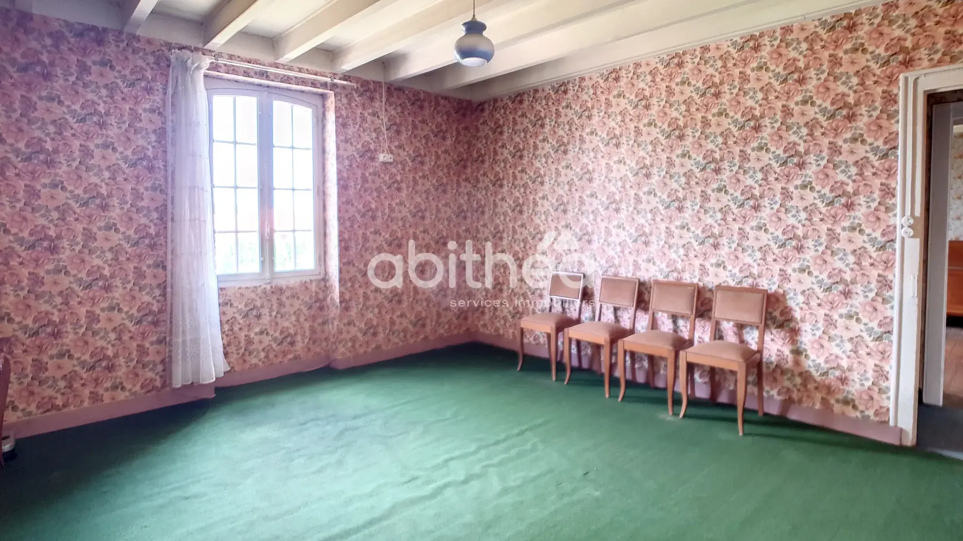 Maison individuelle de 120m² à Roumazières avec jardin et dépendances 