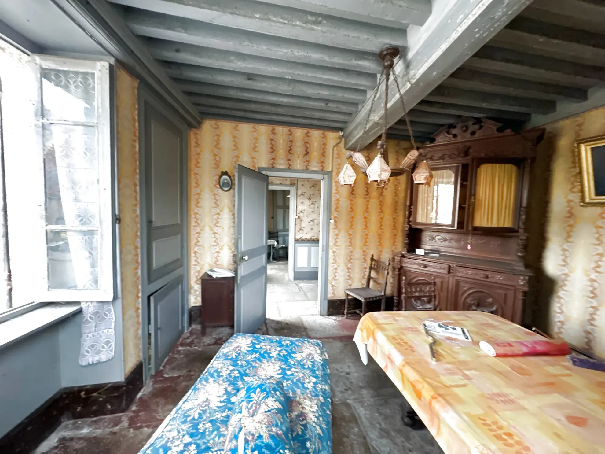 Maison de village à rénover avec dépendances et jardin clos à Guillon-en-Terre-Plaine 