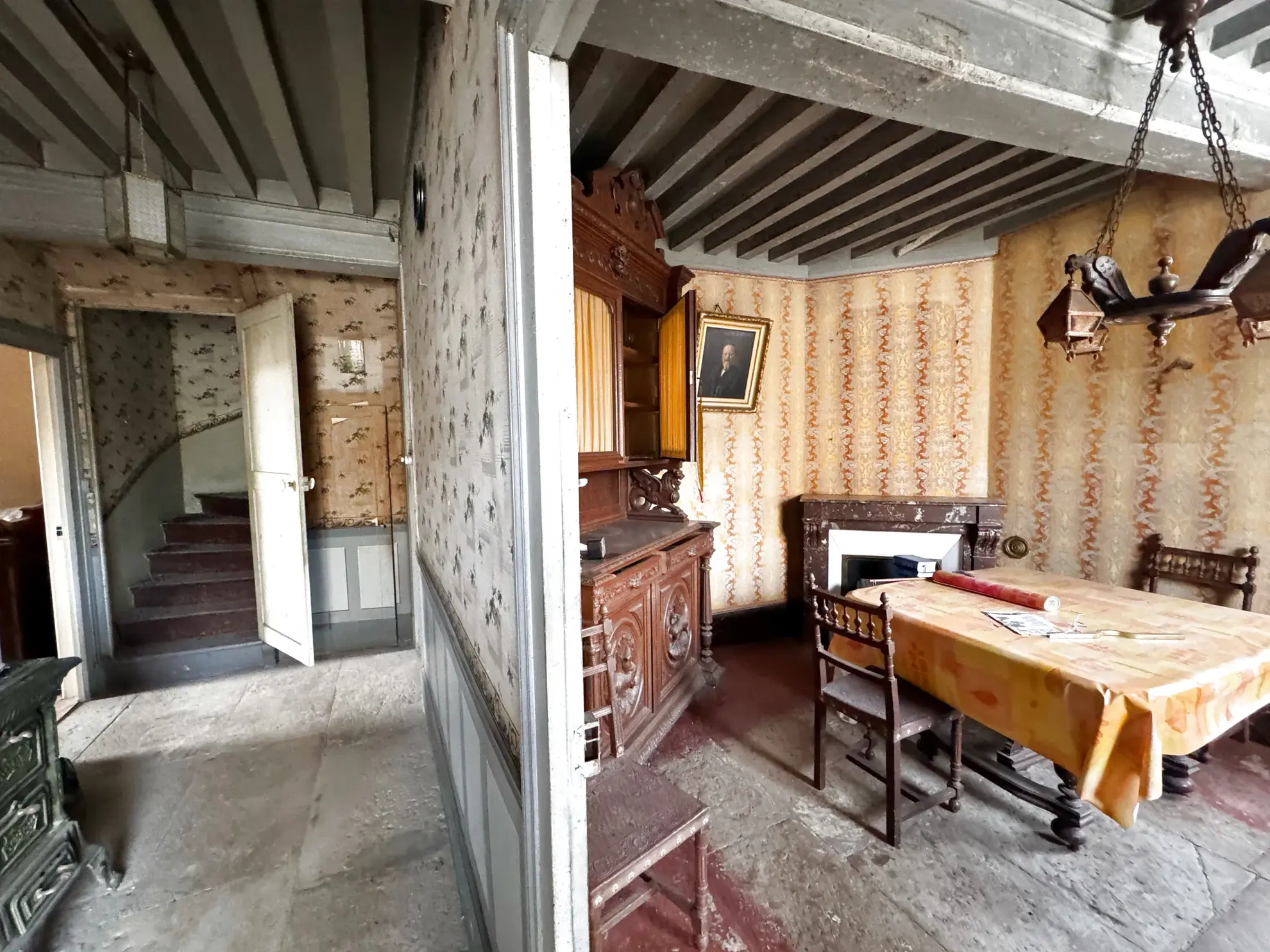 Maison de village à rénover avec dépendances et jardin clos à Guillon-en-Terre-Plaine 