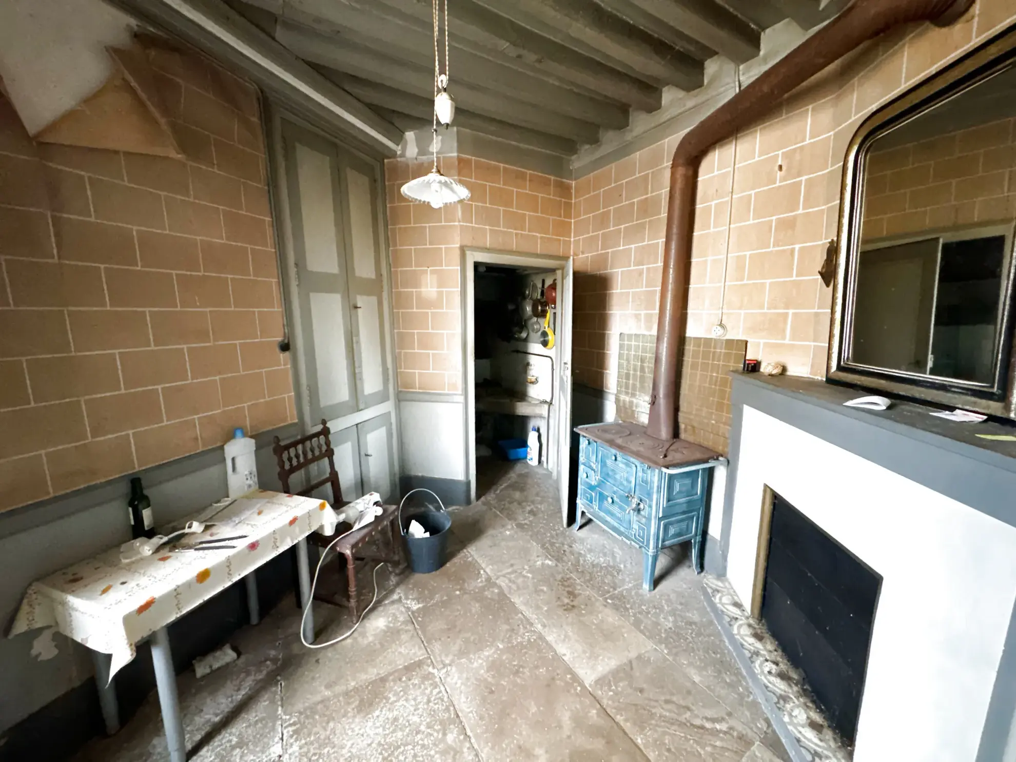 Maison de village à rénover avec dépendances et jardin clos à Guillon-en-Terre-Plaine 