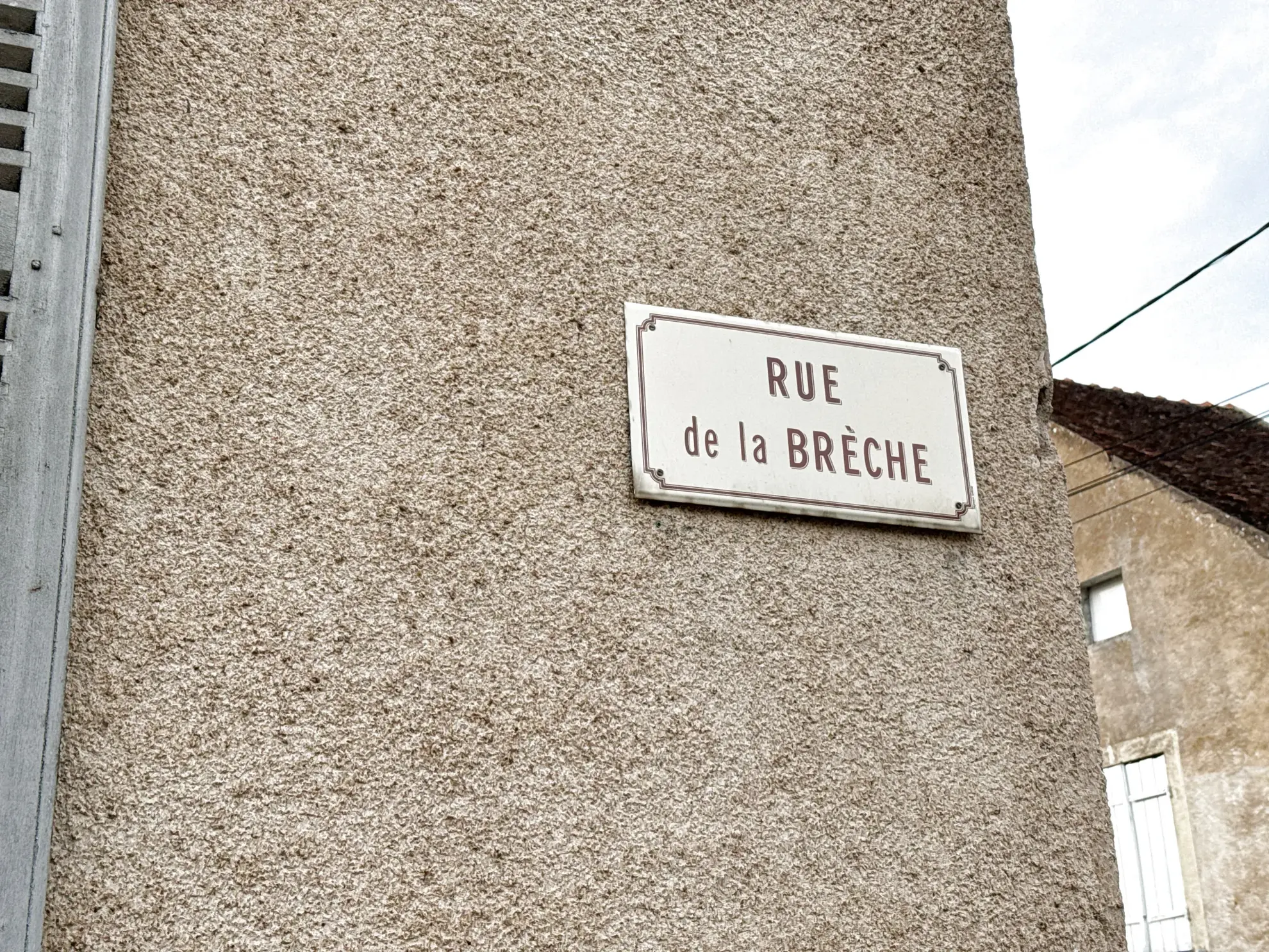 Maison de village à rénover avec dépendances et jardin clos à Guillon-en-Terre-Plaine 