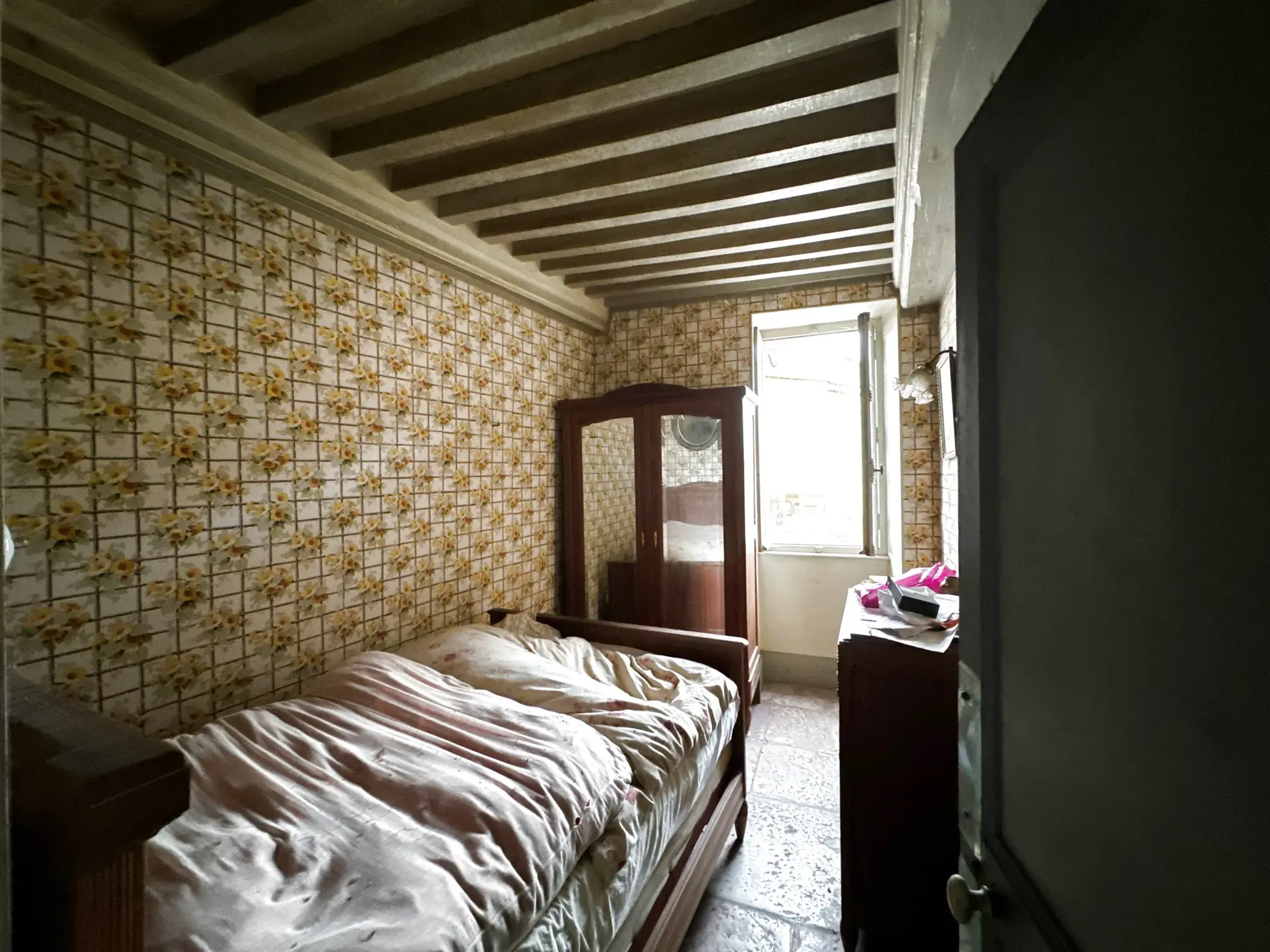 Maison de village à rénover avec dépendances et jardin clos à Guillon-en-Terre-Plaine 