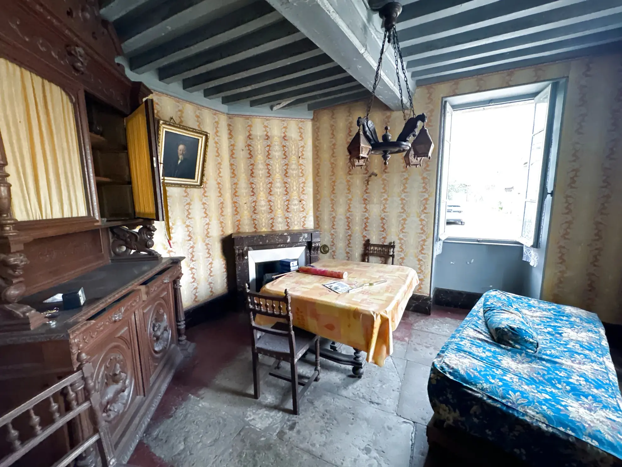 Maison de village à rénover avec dépendances et jardin clos à Guillon-en-Terre-Plaine 