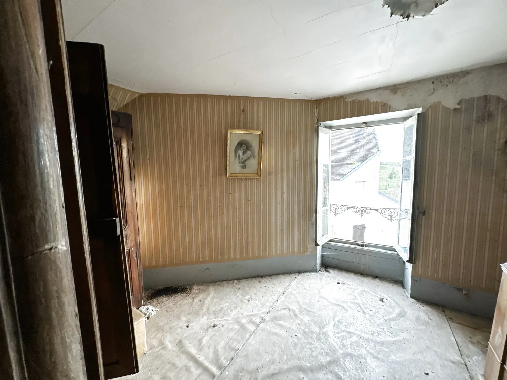 Maison de village à rénover avec dépendances et jardin clos à Guillon-en-Terre-Plaine 