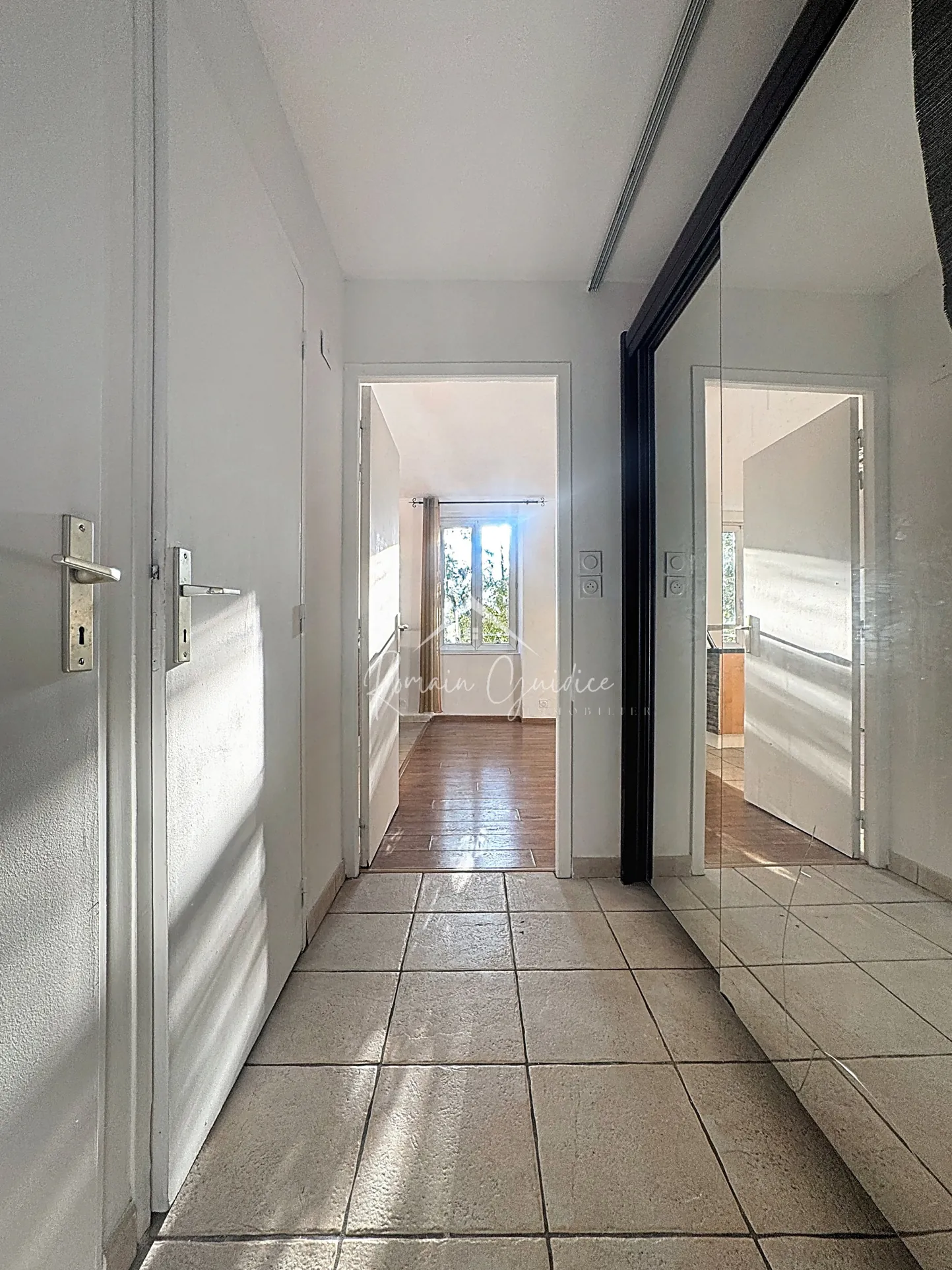 Appartement F3 de 58 m² avec vue sur la Place du Mandarous à Millau 