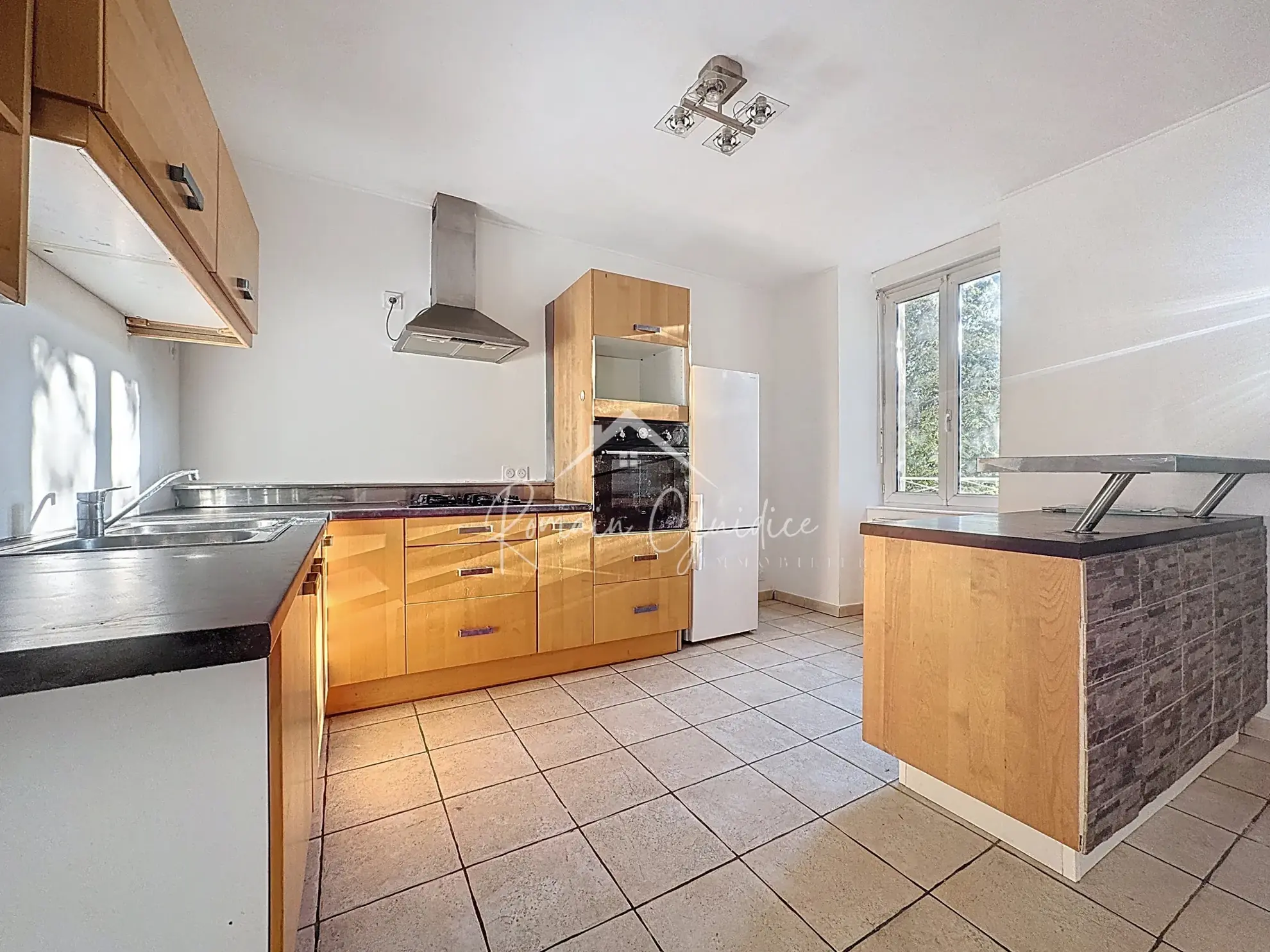 Appartement F3 de 58 m² avec vue sur la Place du Mandarous à Millau 