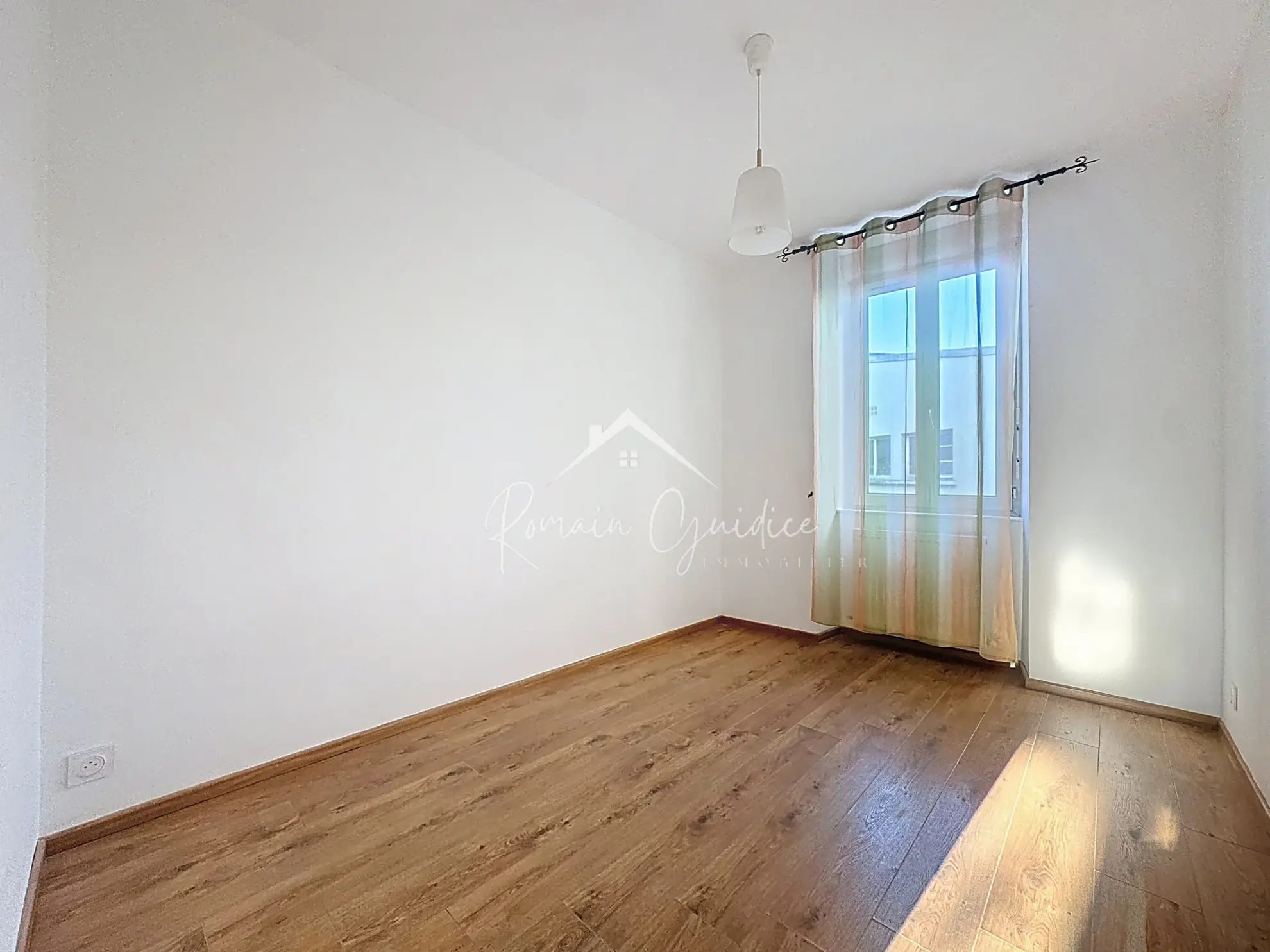 Appartement F3 de 58 m² avec vue sur la Place du Mandarous à Millau 