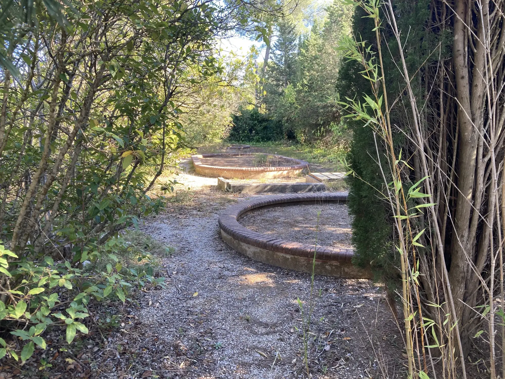 Maison de plain-pied à Six Fours les Plages avec garage et parcelle piscinable 