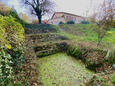 Maison rénovée de 101 m² avec véranda et jardin fruitier à Annonay 