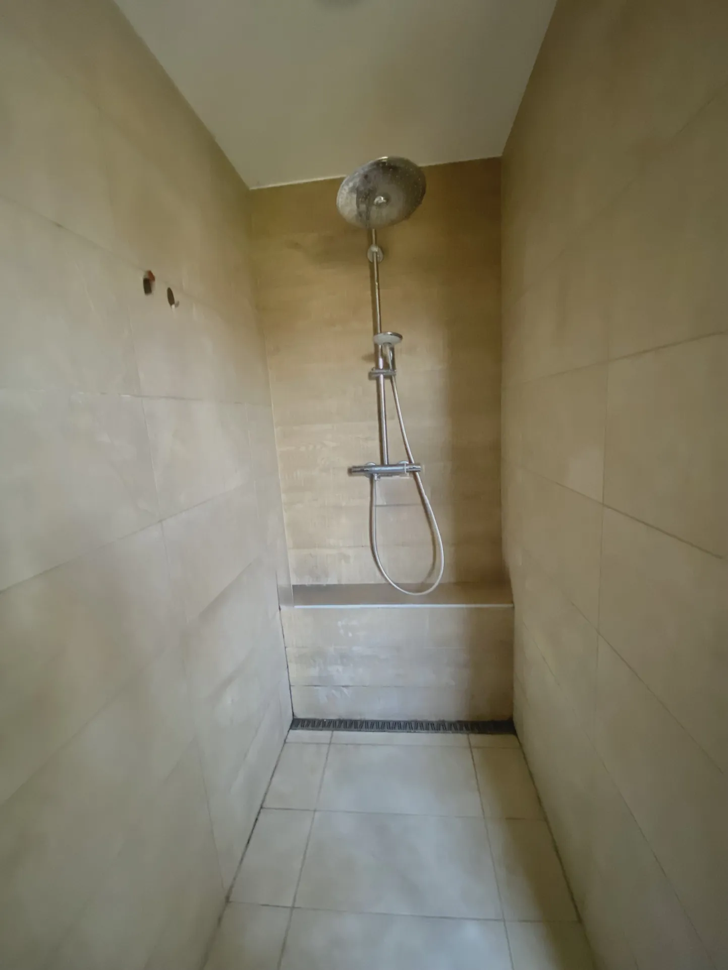 Maison rénovée de 101 m² avec véranda et jardin fruitier à Annonay 