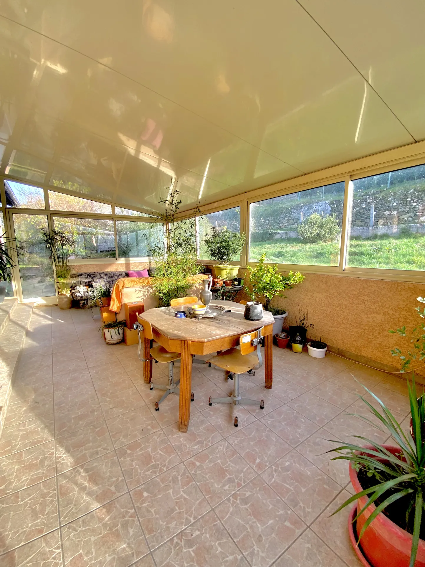 Maison rénovée de 101 m² avec véranda et jardin fruitier à Annonay 