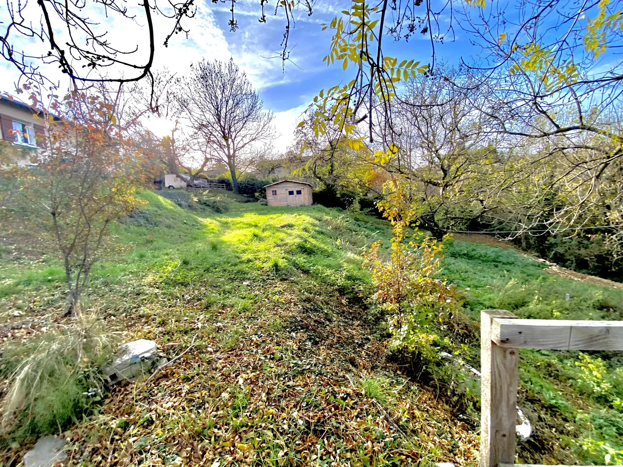 Maison rénovée de 101 m² avec véranda et jardin fruitier à Annonay 