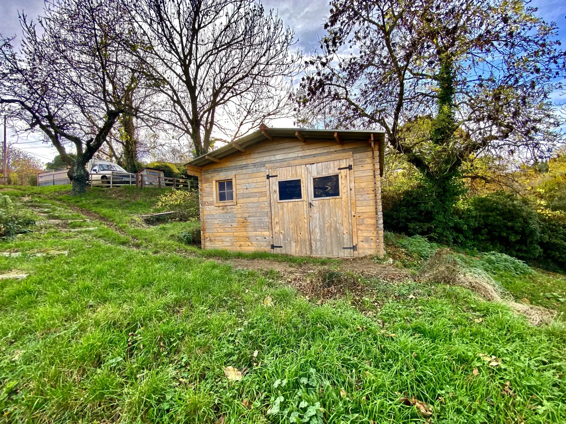 Maison rénovée de 101 m² avec véranda et jardin fruitier à Annonay 