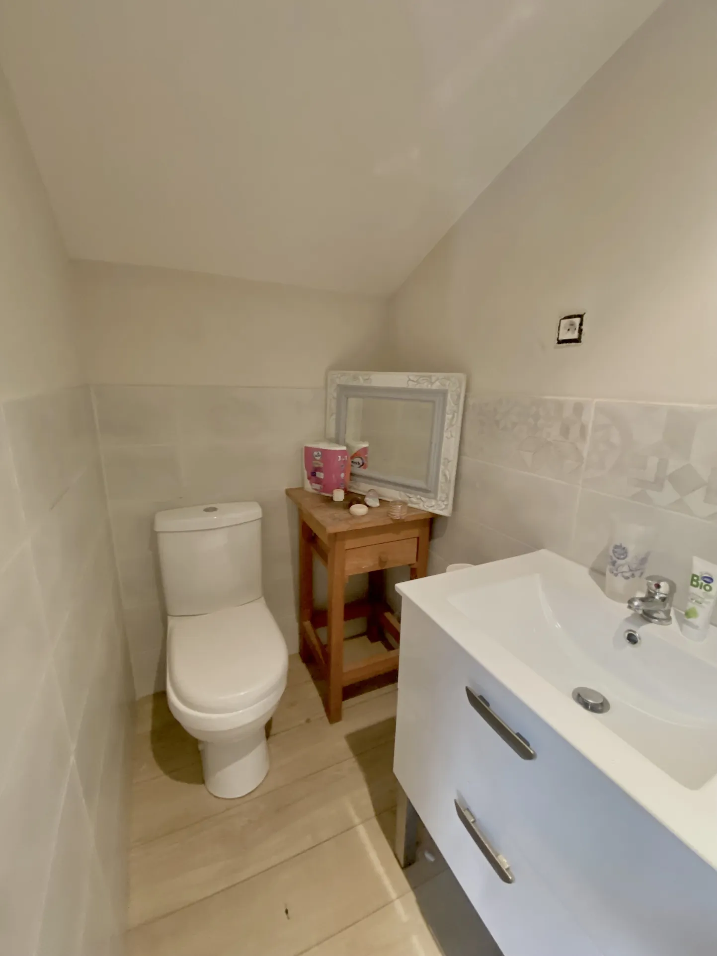 Maison rénovée de 101 m² avec véranda et jardin fruitier à Annonay 