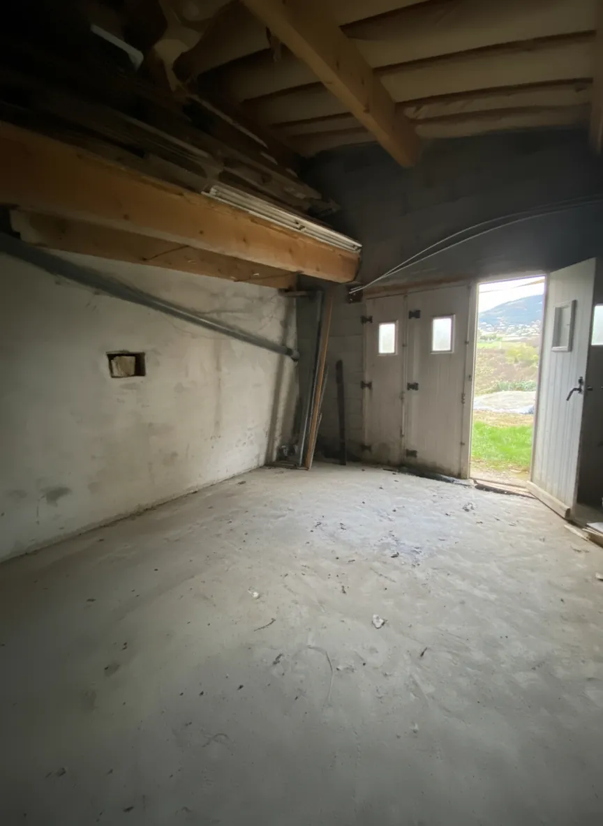 Maison rénovée de 101 m² avec véranda et jardin fruitier à Annonay 