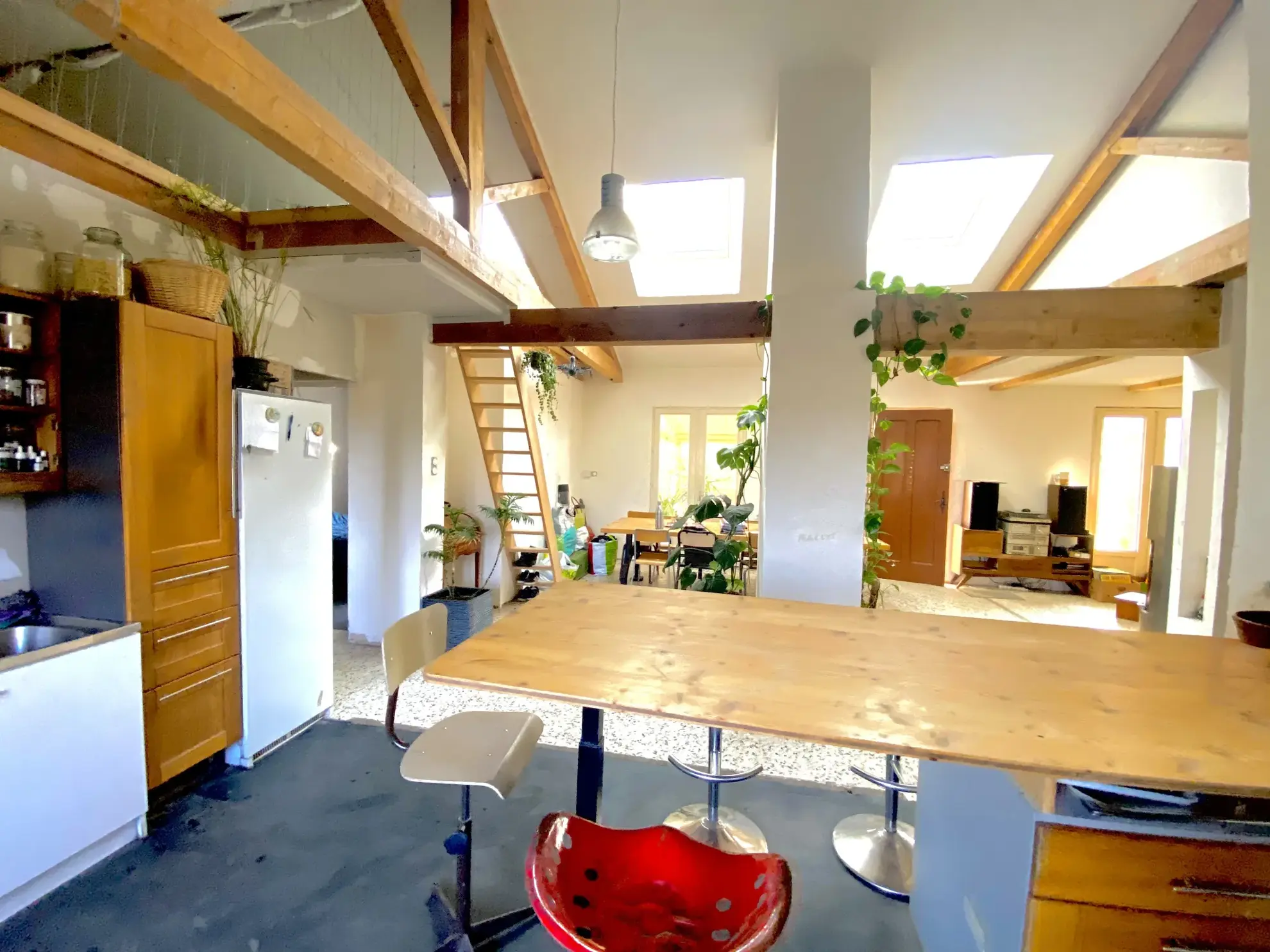 Maison rénovée de 101 m² avec véranda et jardin fruitier à Annonay 