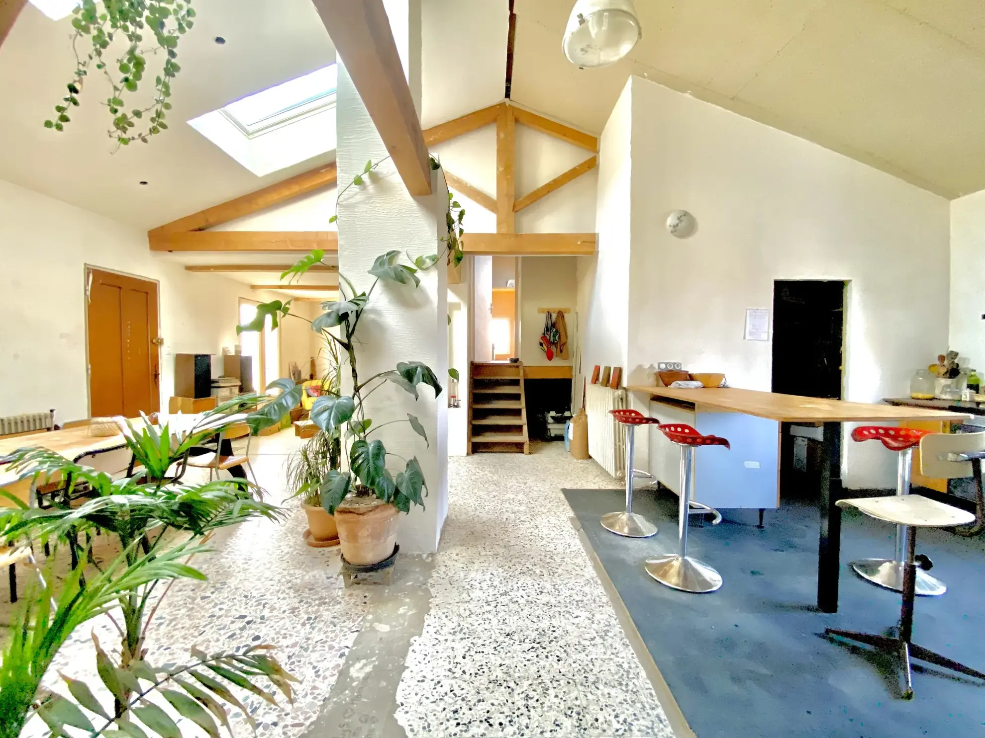 Maison rénovée de 101 m² avec véranda et jardin fruitier à Annonay 