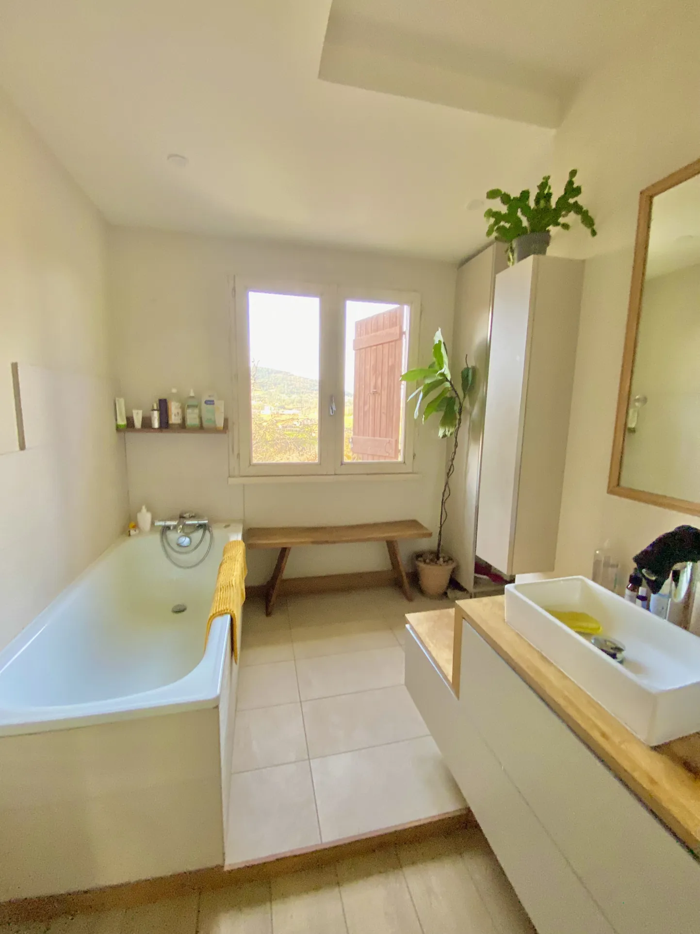 Maison rénovée de 101 m² avec véranda et jardin fruitier à Annonay 