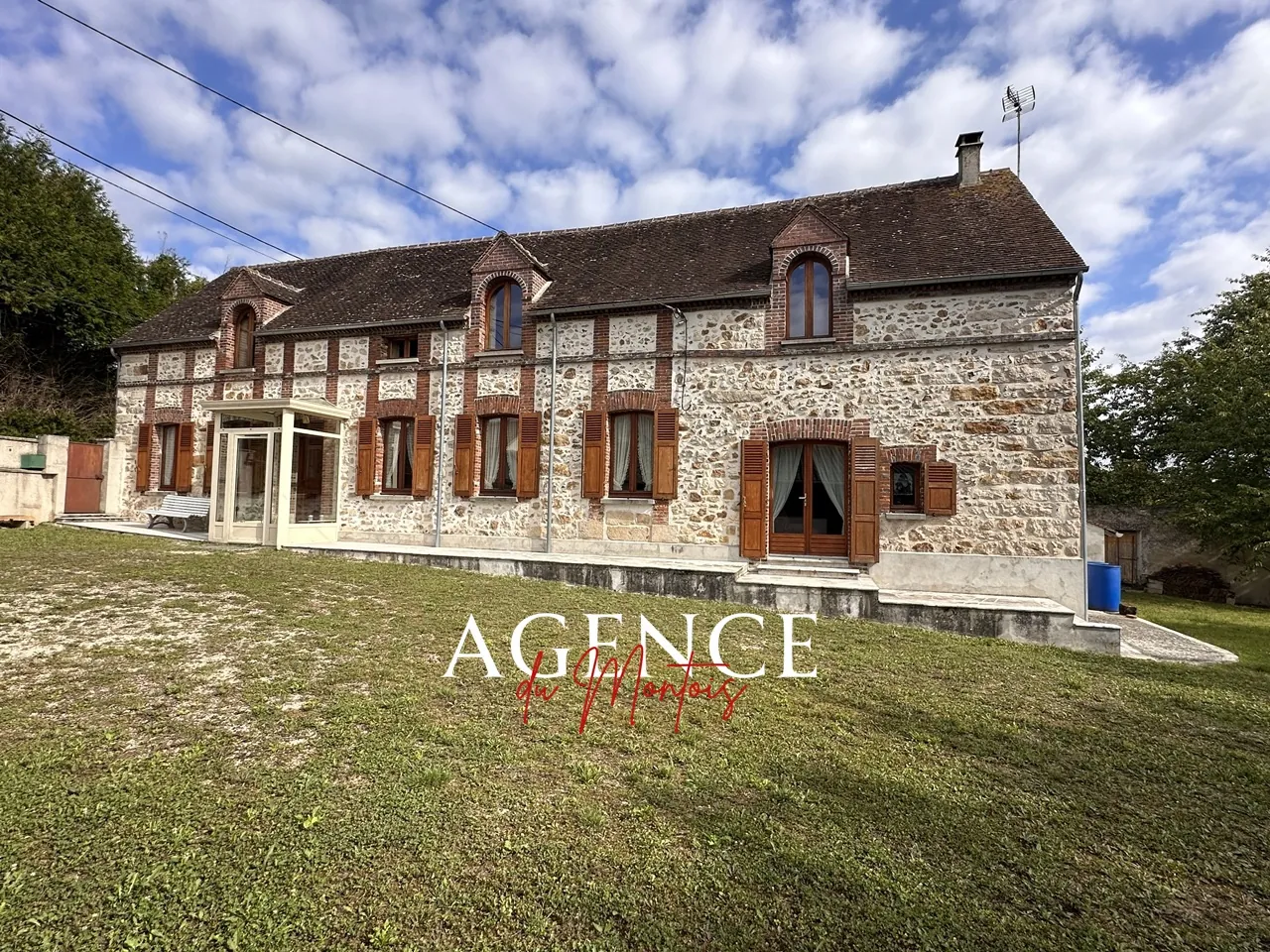 Belle ferme en pierre rénovée avec jardin à Bray-sur-Seine 