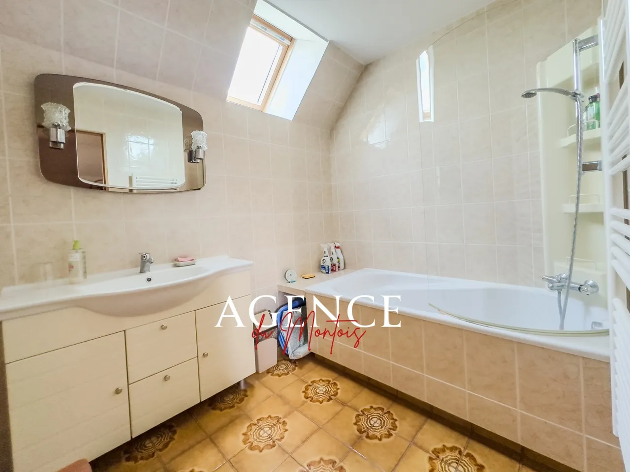 Belle ferme en pierre rénovée avec jardin à Bray-sur-Seine 