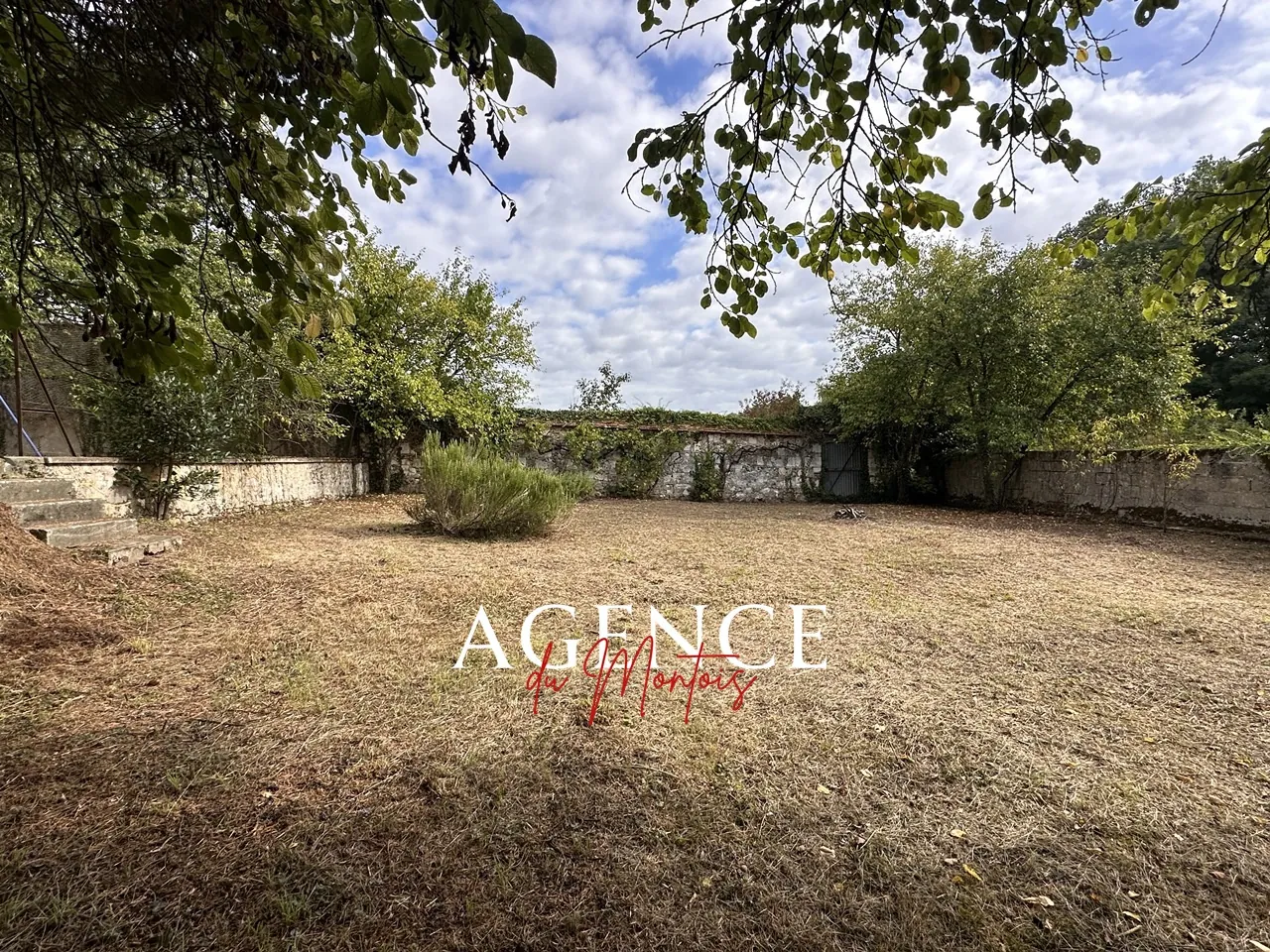 Belle ferme en pierre rénovée avec jardin à Bray-sur-Seine 