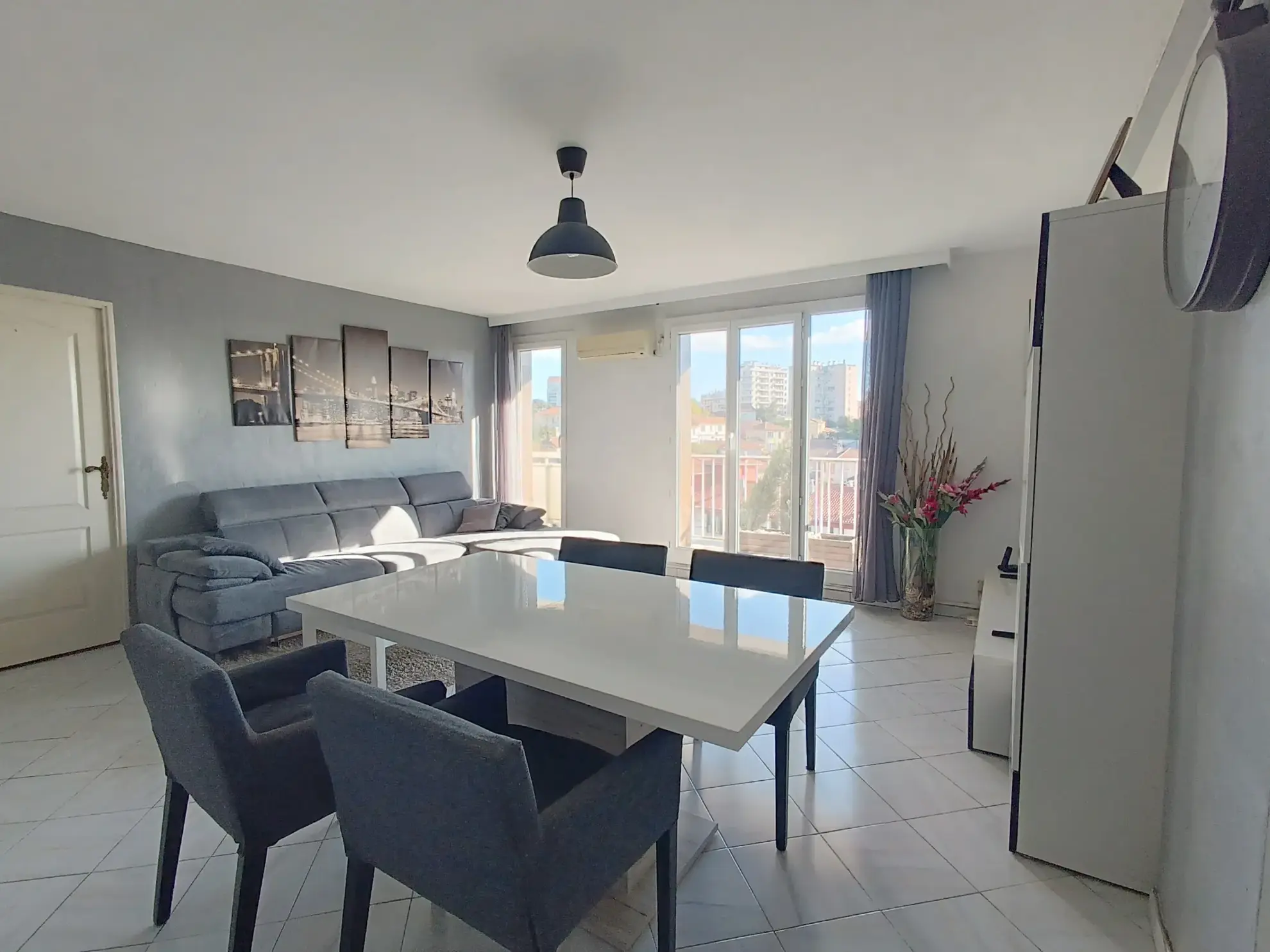 Grand appartement familial avec balcons, parking et cave à Marseille 