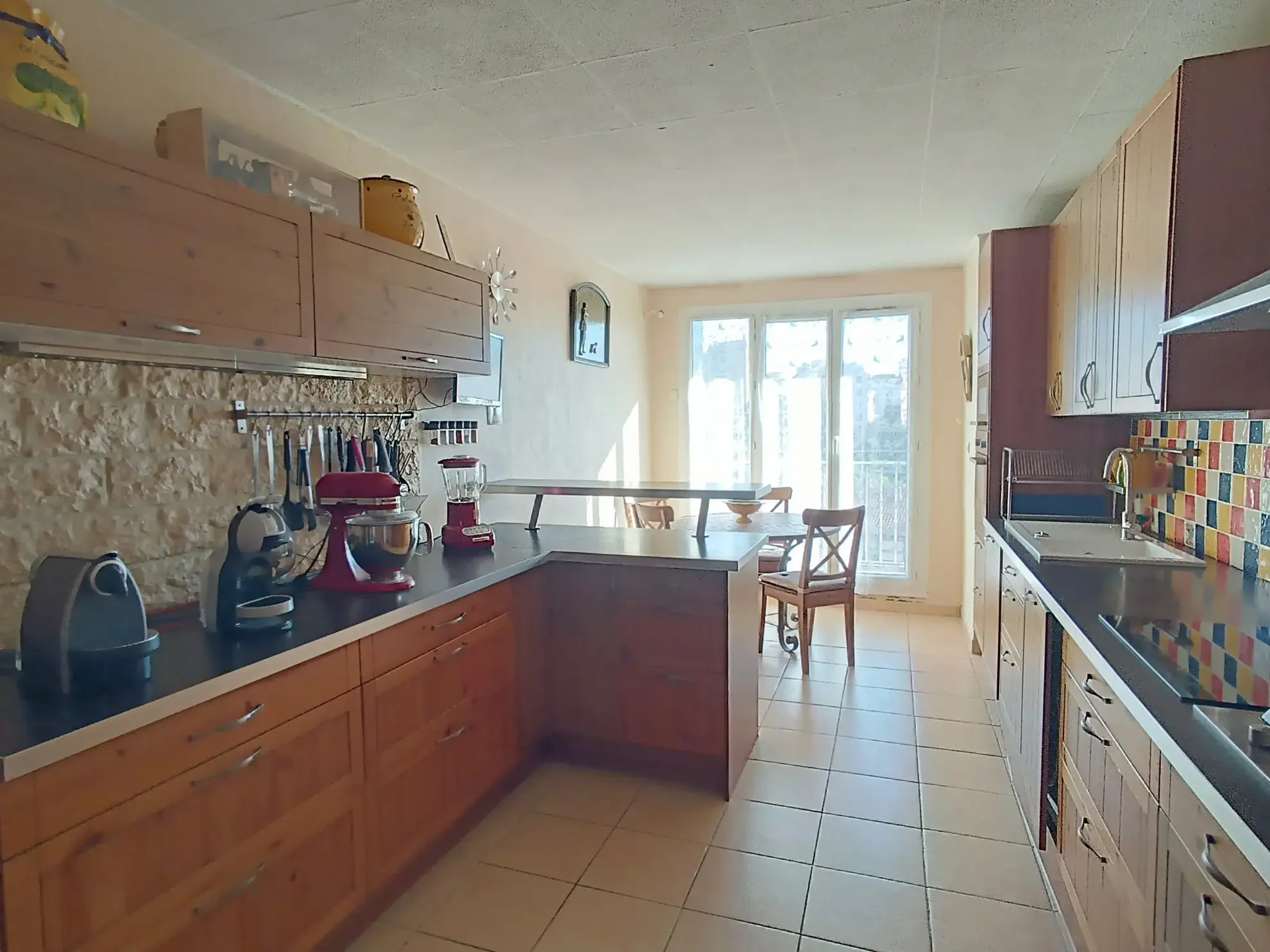 Grand appartement familial avec balcons, parking et cave à Marseille 