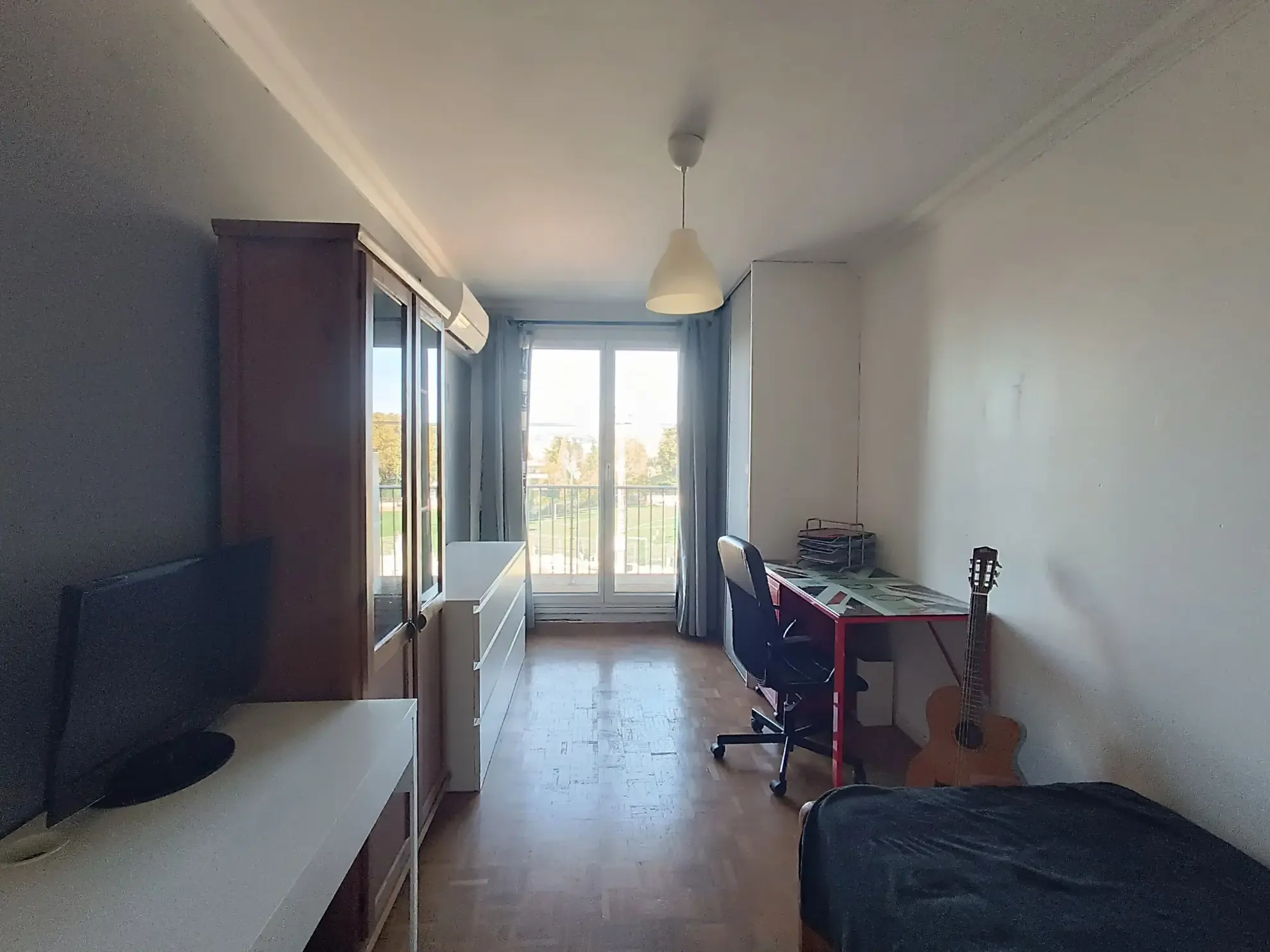 Grand appartement familial avec balcons, parking et cave à Marseille 