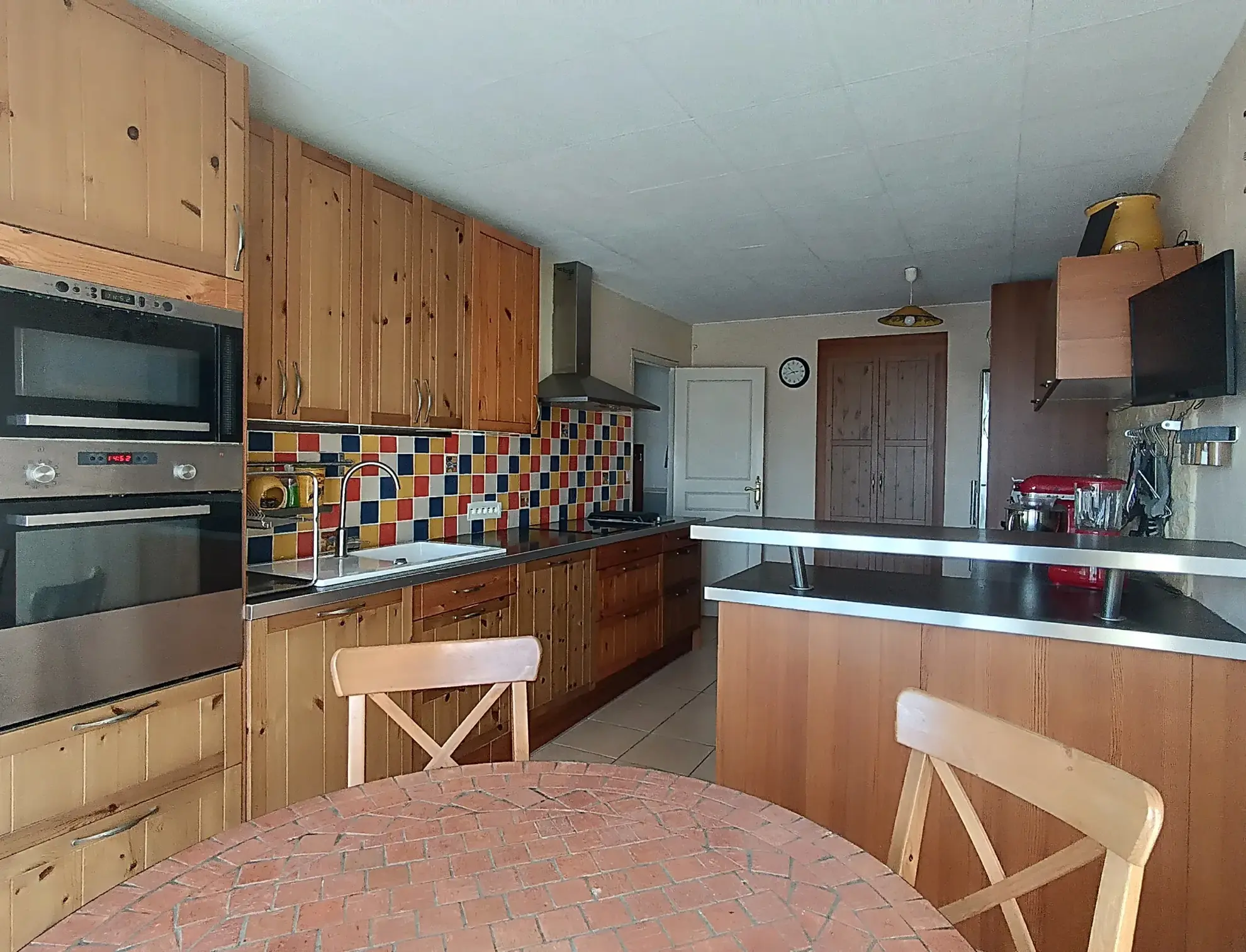 Grand appartement familial avec balcons, parking et cave à Marseille 